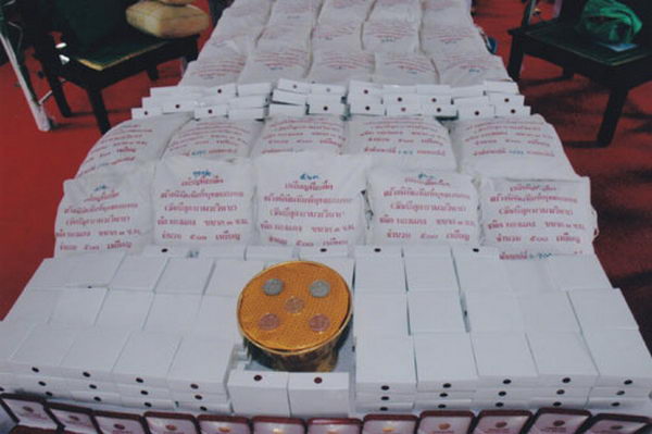 รหัสสินค้า พระมหากษัตริย์ และบุคคลสำคัญ 352 เหรียญที่ระลึก ทรงยินดี ในหลวงรัชกาลที่ ๙ เนื้อทองแดง วัดศรีสุดารามวรวิหาร กรุงเทพ