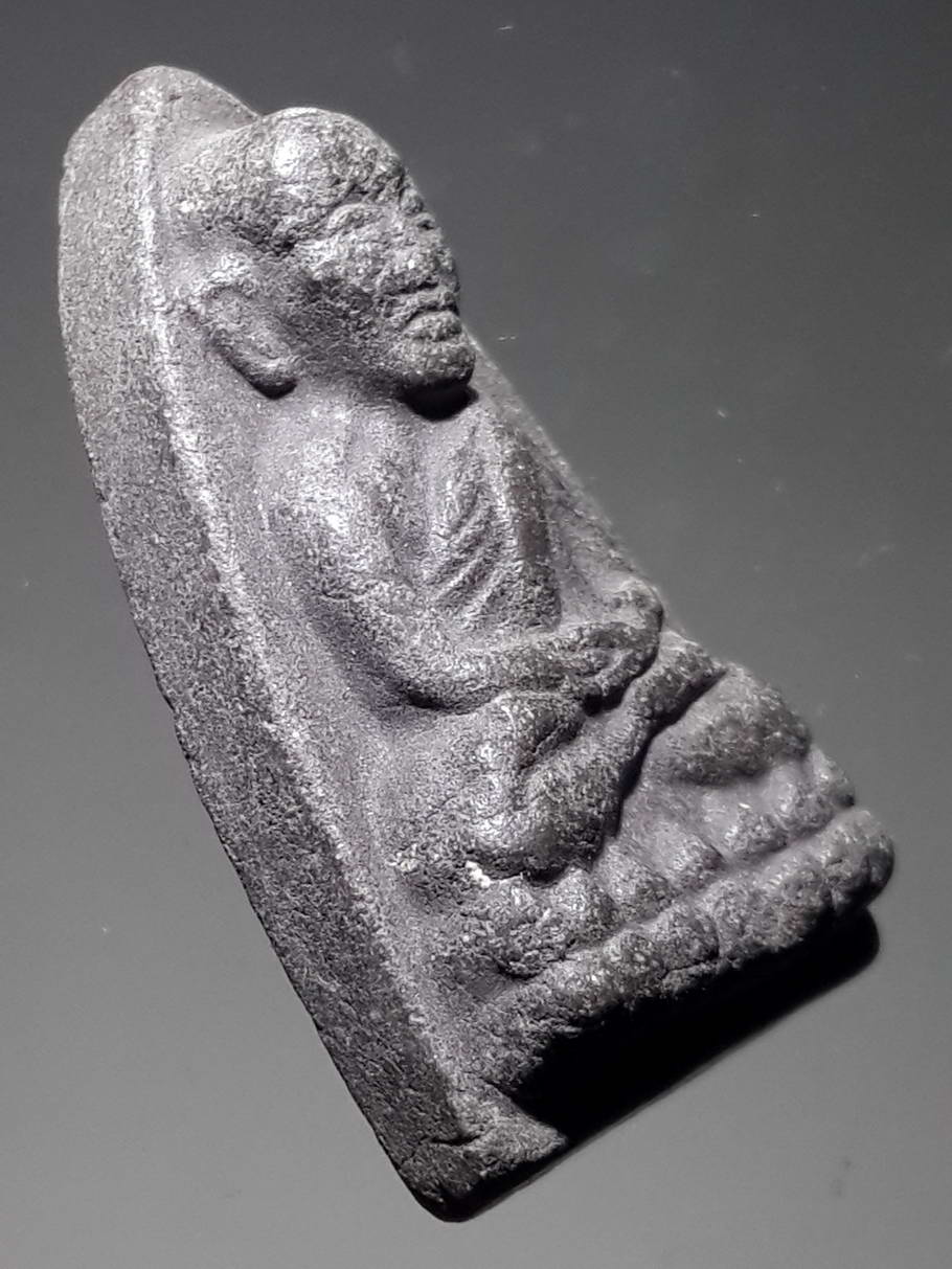 รหัสสินค้า หลวงปู่ทวด วัดต่างๆ 333 หลวงปู่ทวด วัดช้างให้ จังหวัดปัตตานี เนื้อว่าน พิมพ์เตารีด หลังตัวหนังสือนูน