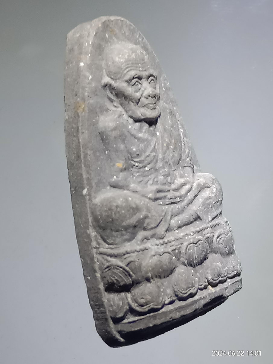 รหัสสินค้า พระเนื้อดิน เนื้อผง เนื้อว่าน 137 หลวงปู่ทวดเหยียบน้ำทะเลจืด สำนักสงฆ์ต้นเลียบ จังหวัดสงขลา สร้างปี 2539 พระสภาพสวย