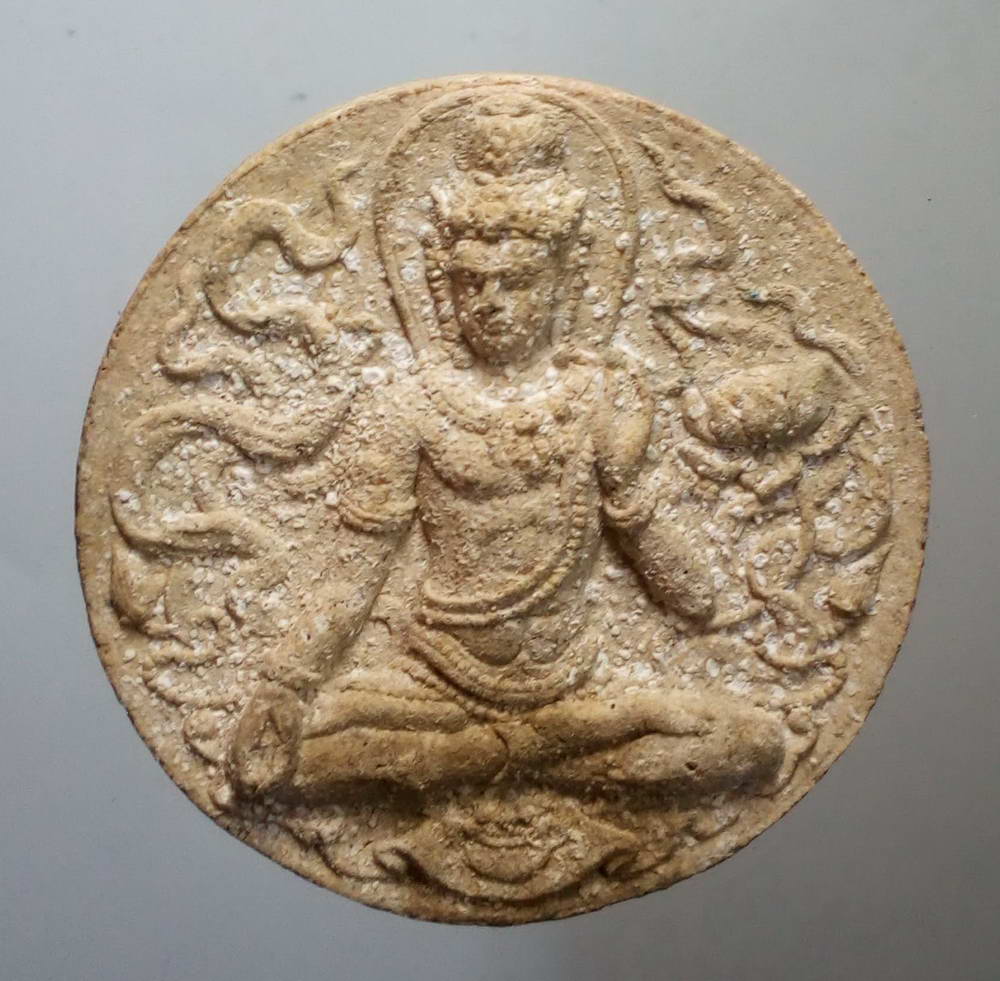 รหัสสินค้า จตุคามรามเทพ 058 พระเทวราชโพธิสัตว์จตุคามรามเทพ รุ่นมหาจักรพรรดิศรีวิชัยสุวรรณภูมิ เนื้อว่านขาว หมายเลข ๑๘๙