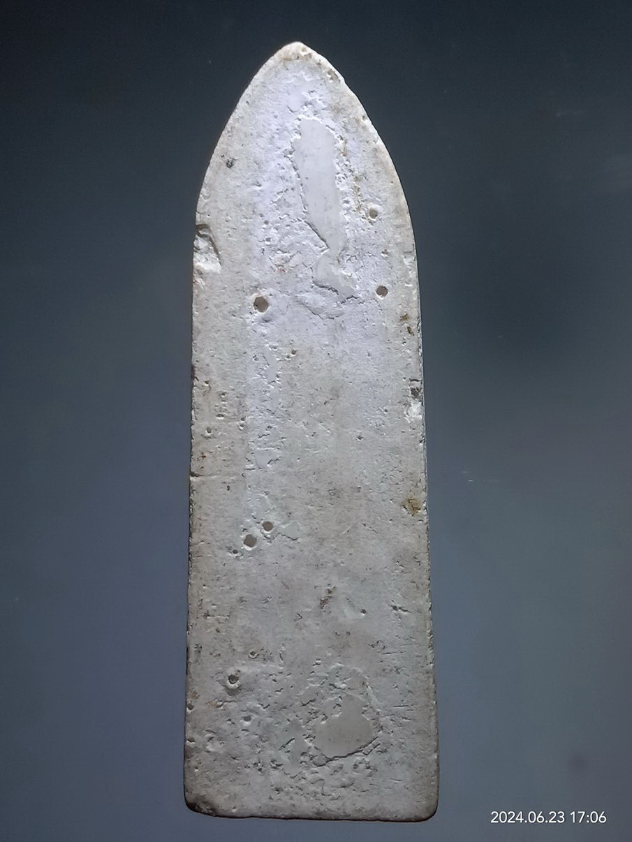 รหัสสินค้า พระเนื้อดิน เนื้อผง เนื้อว่าน 304 พระผงจักรพรรดิ์ หลวงตาม้า วัดถ้ำเมืองนะ จังหวัดเชียงใหม่ พิมพ์พระพุทธปางเปิดโลก หายาก ไม่ค่อยพบเจอ พระรายการนี้ให้เช่าบูชาแล้ว