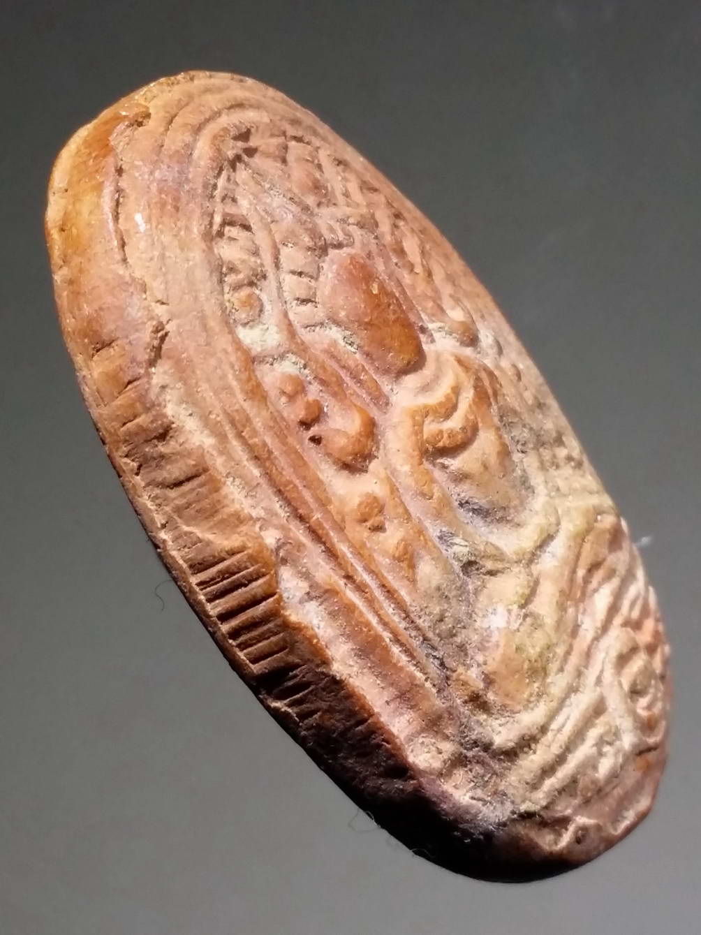 รหัสสินค้า พระไม่ทราบที่ 228 พระเนื้อดินเผา พิมพ์พระพุทธชินราช หลัง นางจุฬามณี เกจิยุคหลังสร้าง น่าจะสร้างในจังหวัดพิษณุโลก ไม่ทราบที่ พระรายการนี้ให้เช่าบูชาแล้ว