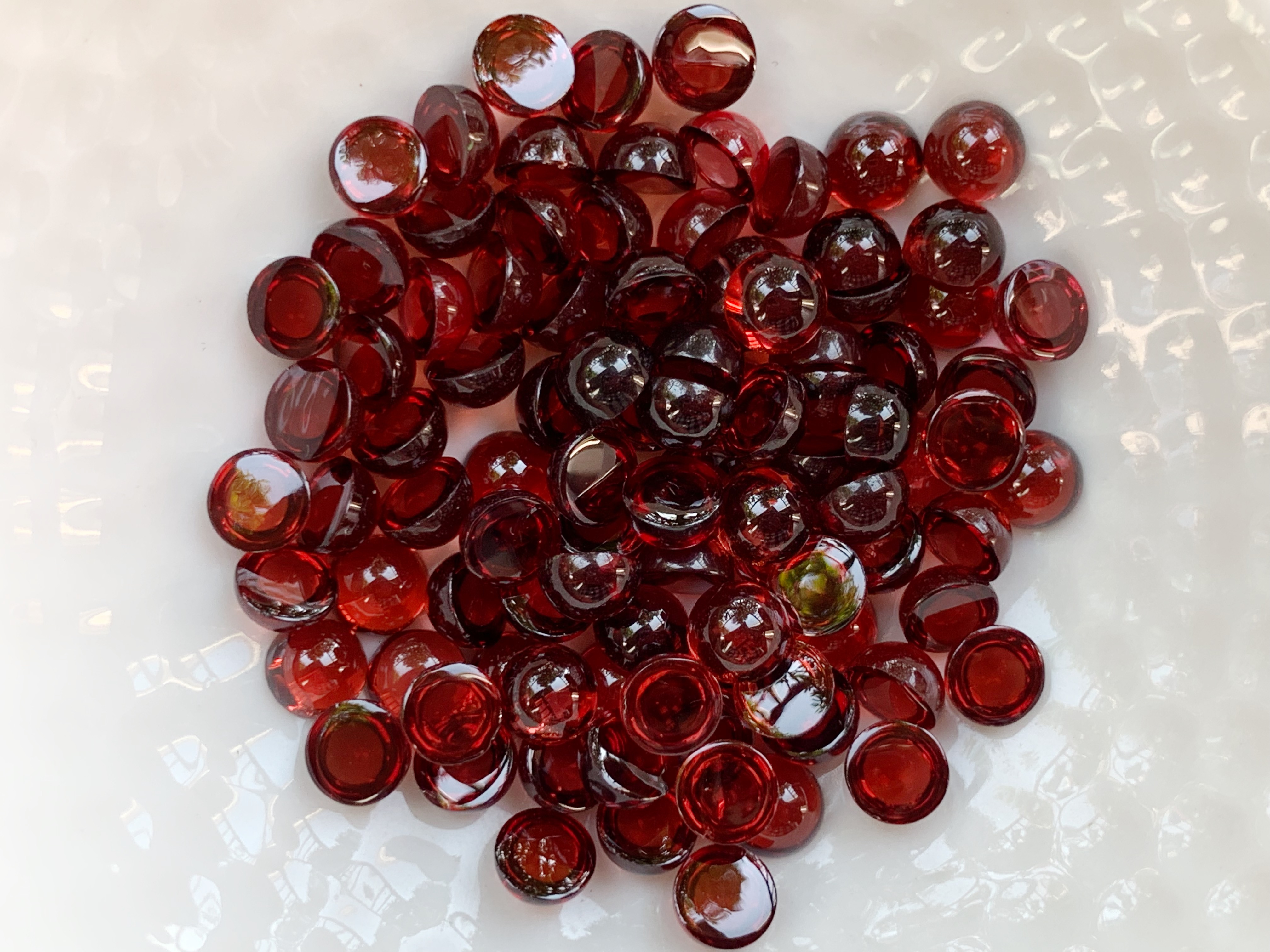 โกเมนกลมหลังเบี้ย 5.0 มม. 10 กะรัต