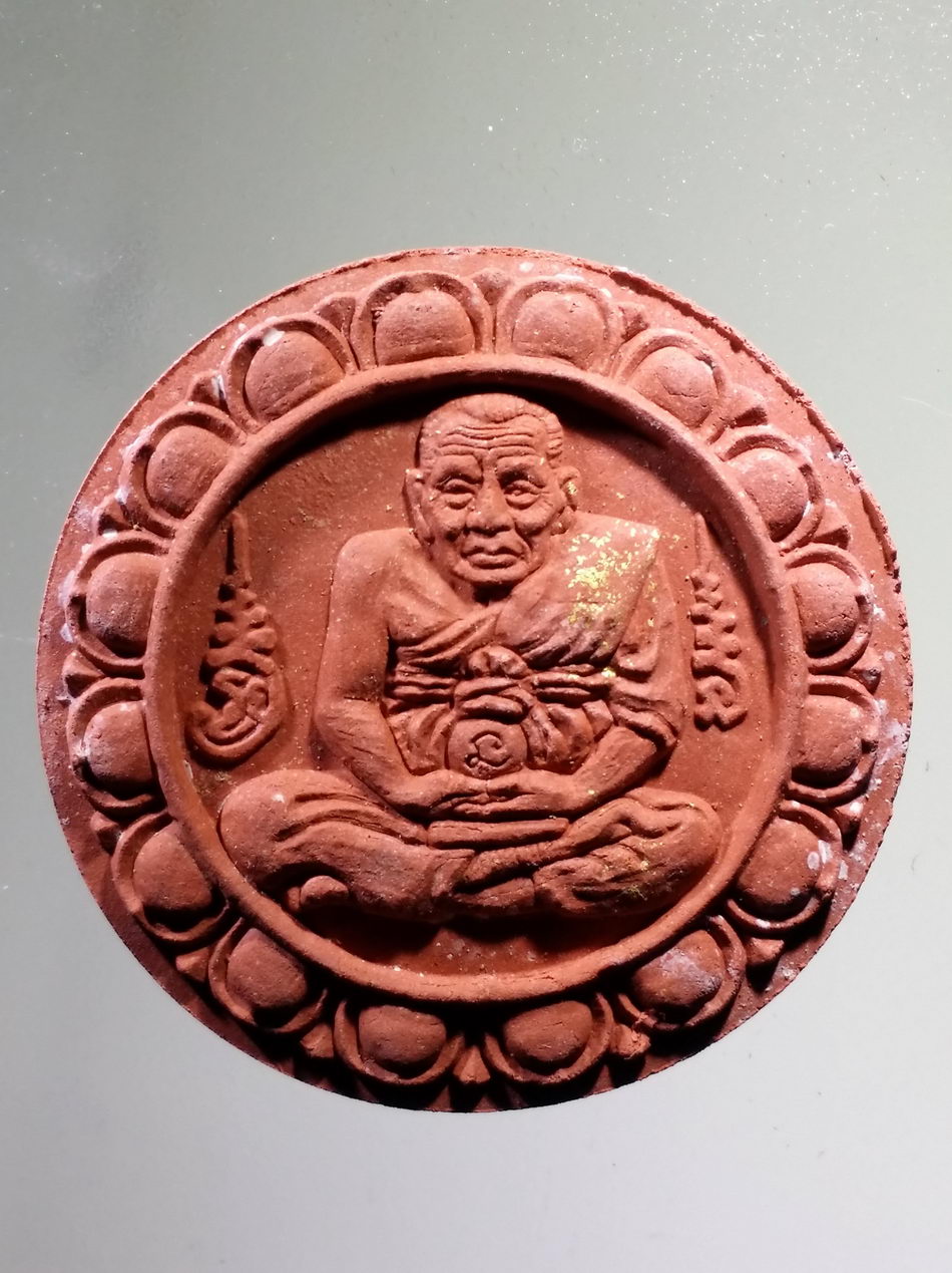 รหัสสินค้า จตุคามรามเทพ 929 หลวงปู่ทวด - พระเทวราชโพธิสัตว์จตุคามรามเทพ รุ่นมหาปาฏิหาริย์ สามนคร มั่งมีสุข กดพิมพ์ นำฤกษ์ 27 สิงหาคม ปี 2550 เนื้อว่านแดง