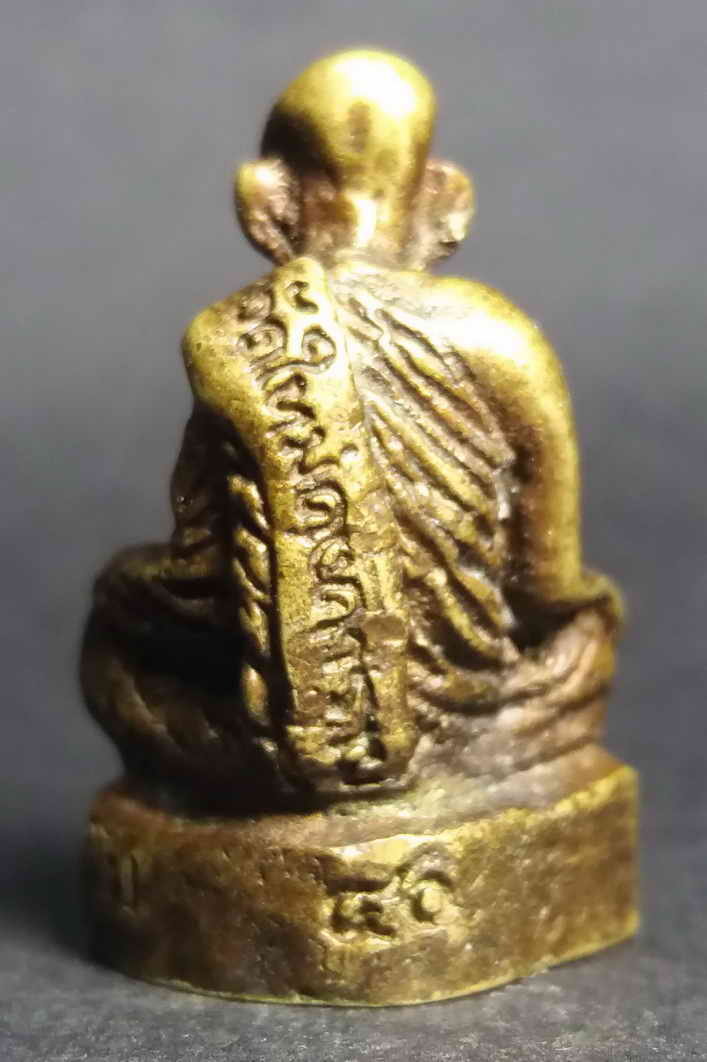 รหัสสินค้า พิจิตร 022 รูปหล่อหลวงพ่อถนอม วัดใหม่คงคาราม อำเภอสามง่าม จังหวัดพิจิตร สร้างปี 2540 หล่อตัน เนื้อทองผสม