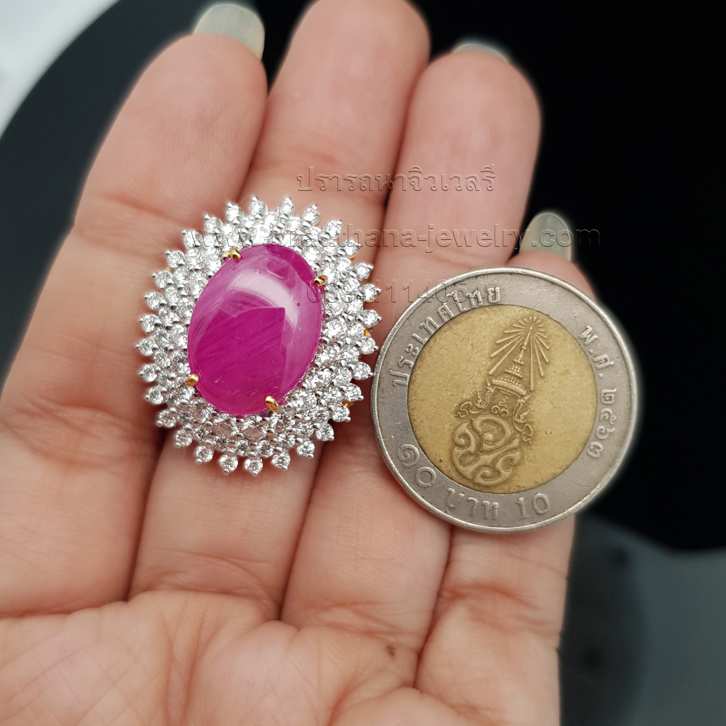 แหวนทับทิมล้อมเพชรสามชั้น