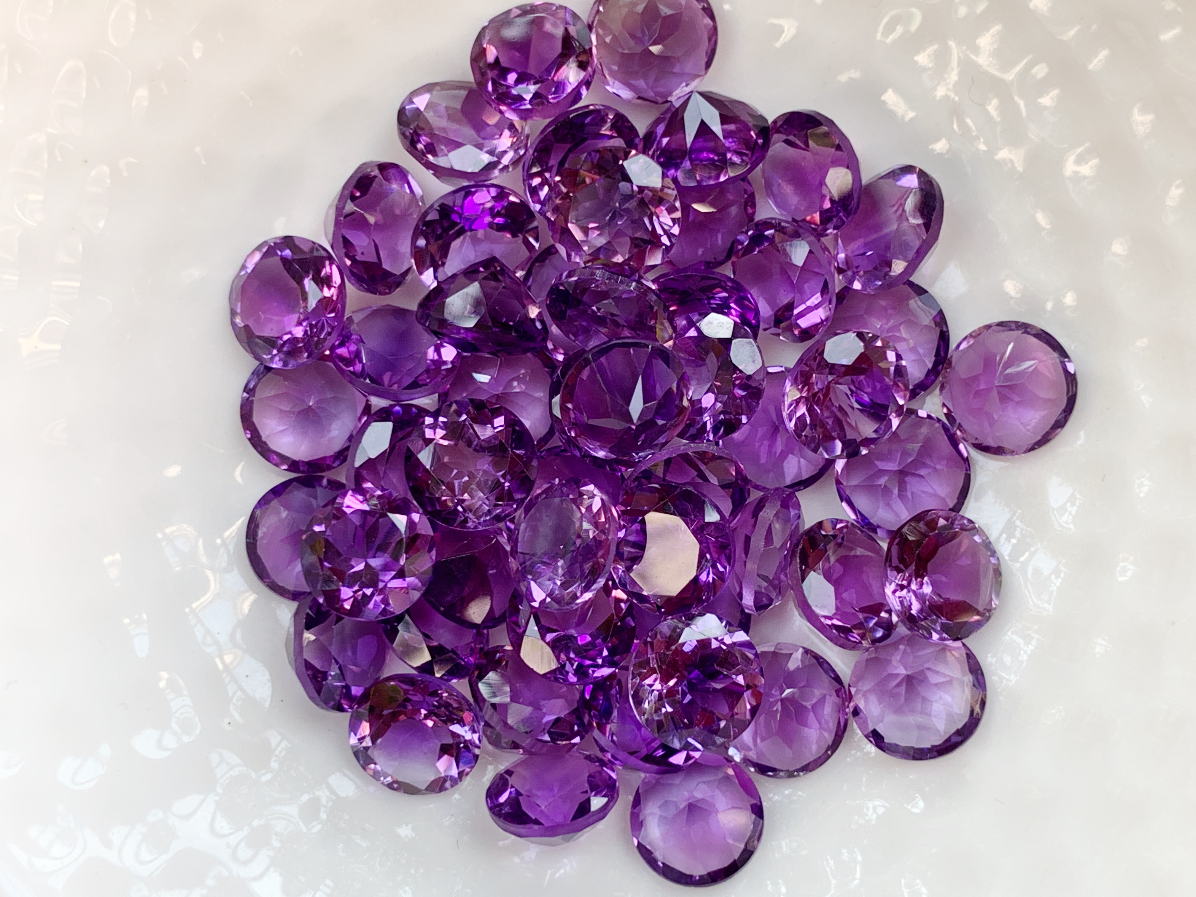 อเมทิสกลม 7.0 มม. 5 กะรัต