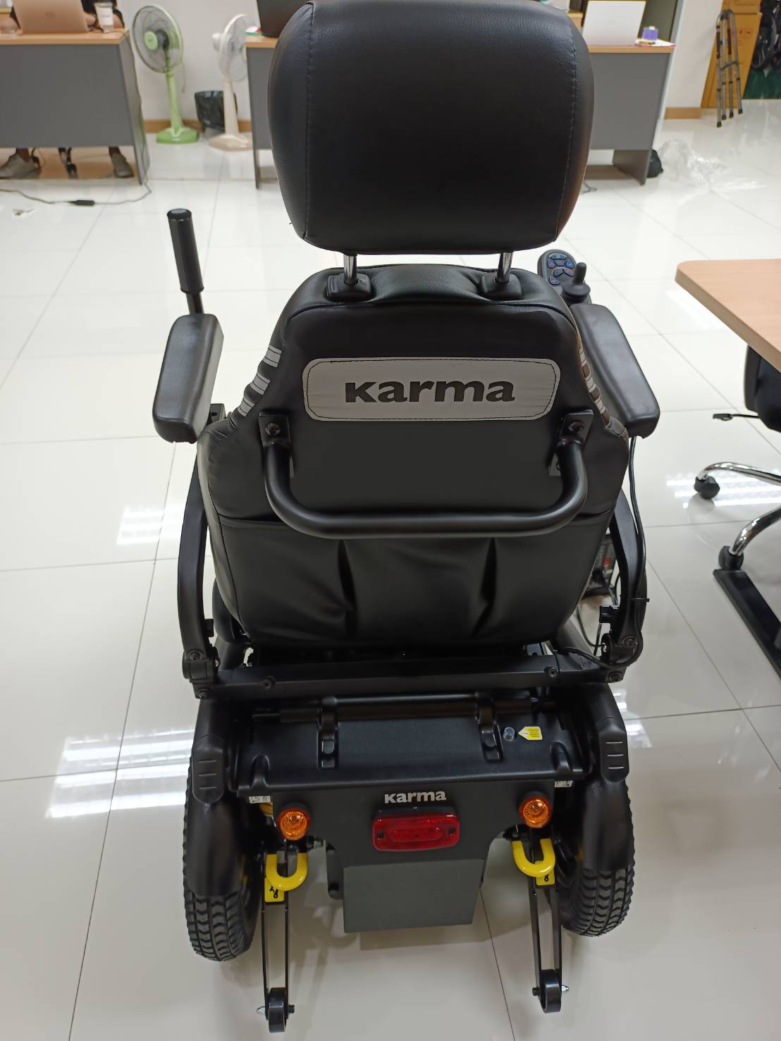 รถเข็นไฟฟ้าคาร์ม่า KARMA รุ่น Blazer Captain พนักพิงปรับเอนได้ ของแท้ รับประกันศูนย์ไทย 5 ปี (รุ่นยอดนิยม)