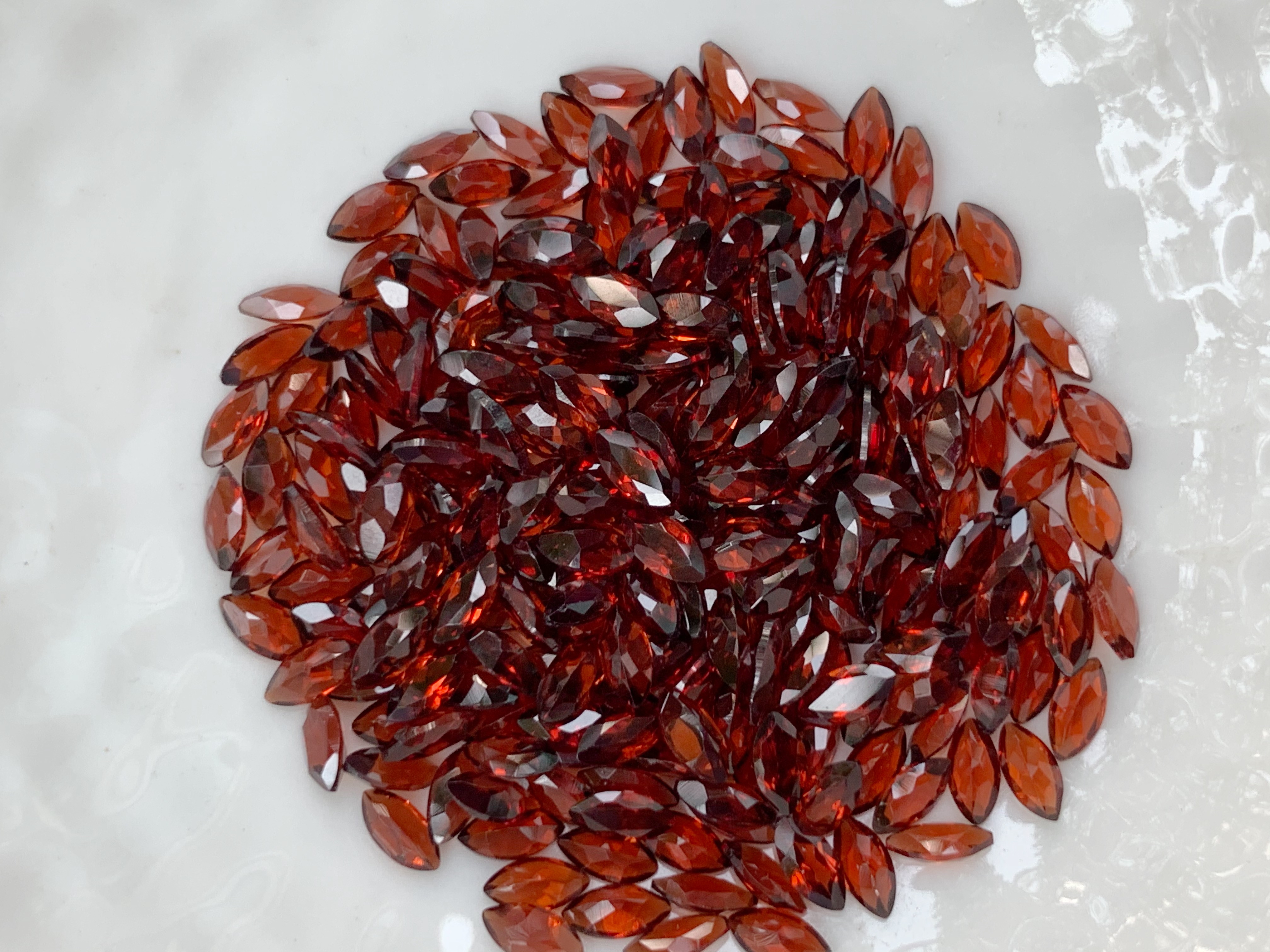 โกเมนมาคี 4x2 mm. 5 กะรัต