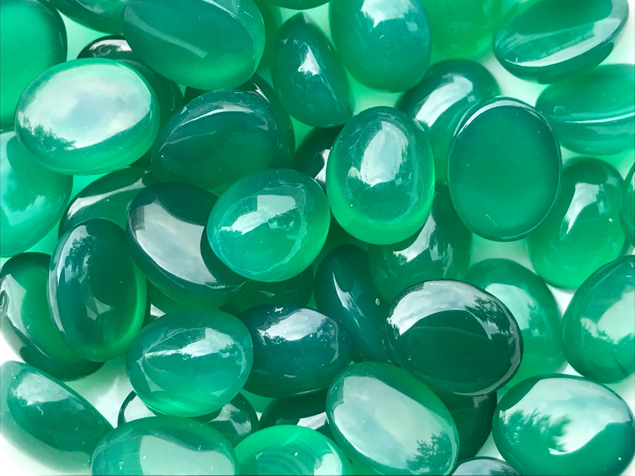 โมราไข่หลังเบี้ย 7x9mm. 10 กะรัต