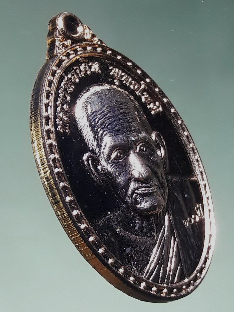 รหัสสินค้า พระมีกล่อง 250 เหรียญทองแดงผิวไฟ หลังพระนามย่อ สธ หลวงพ่อเงิน พุทธโชติ 100 ปี วัดบางคลาน รุ่นเงินเทพประทาน สร้างปี 2563 พระสวยกล่องเดิม