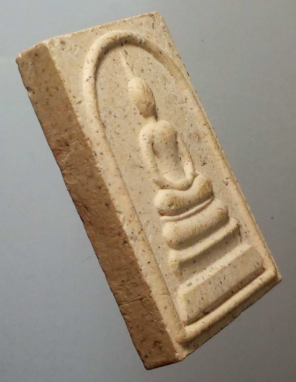 รหัสสินค้า พระสมเด็จ วัดต่างๆ 423 พระสมเด็จเนื้อผงหลังรูปเหมือนหลวงพ่อไหล ปราสสโร