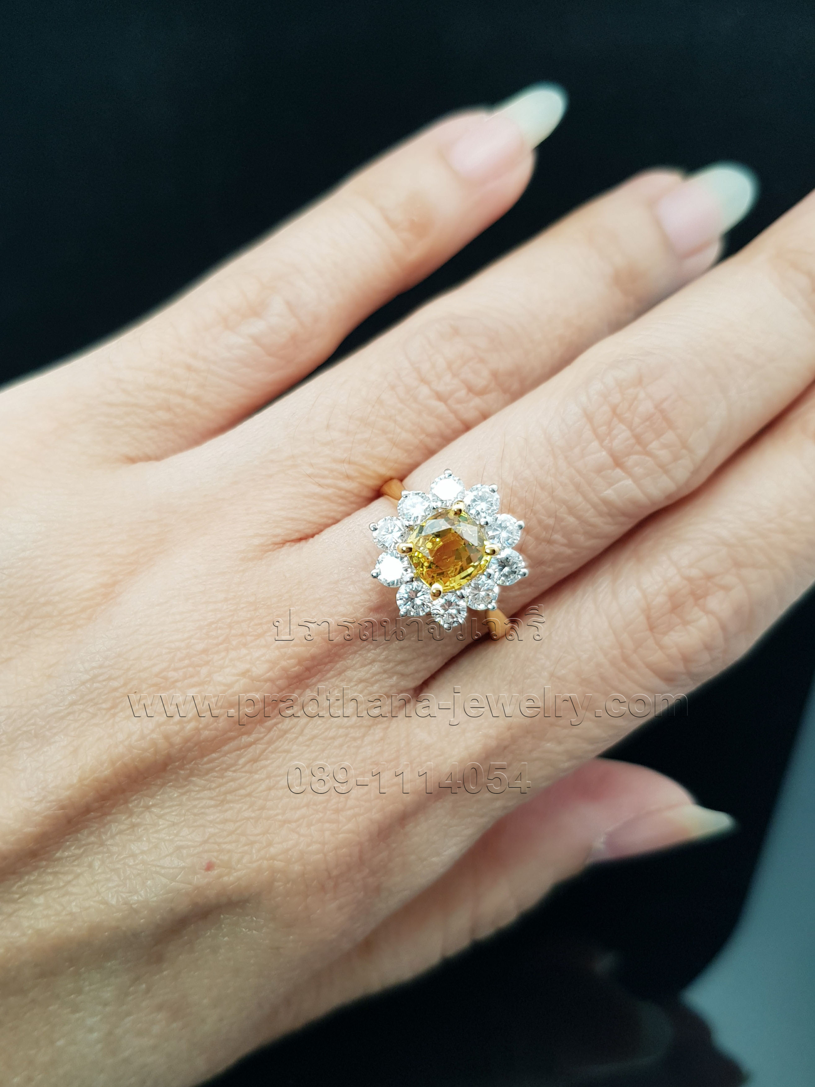 แหวนบุษราคัมล้อมเพชร