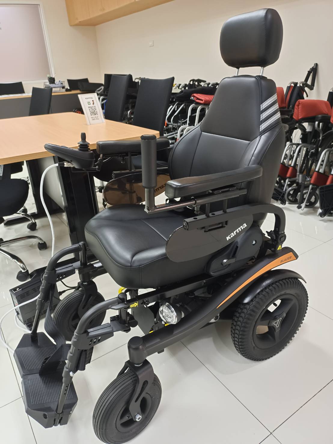 รถเข็นไฟฟ้าคาร์ม่า KARMA รุ่น Blazer Captain พนักพิงปรับเอนได้ ของแท้ รับประกันศูนย์ไทย 5 ปี (รุ่นยอดนิยม)