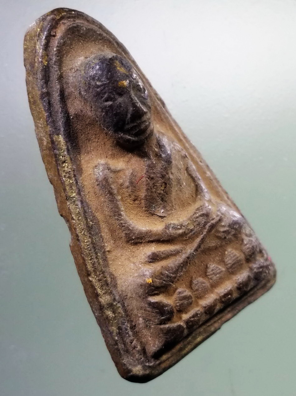 รหัสสินค้า หลวงปู่ทวด วัดต่างๆ 110 หลวงปู่ทวด เนื้อดินเผา วัดช้างให้ จังหวัดปัตตานี ปี 2513 พระครูใบฎีกาขาว สร้าง