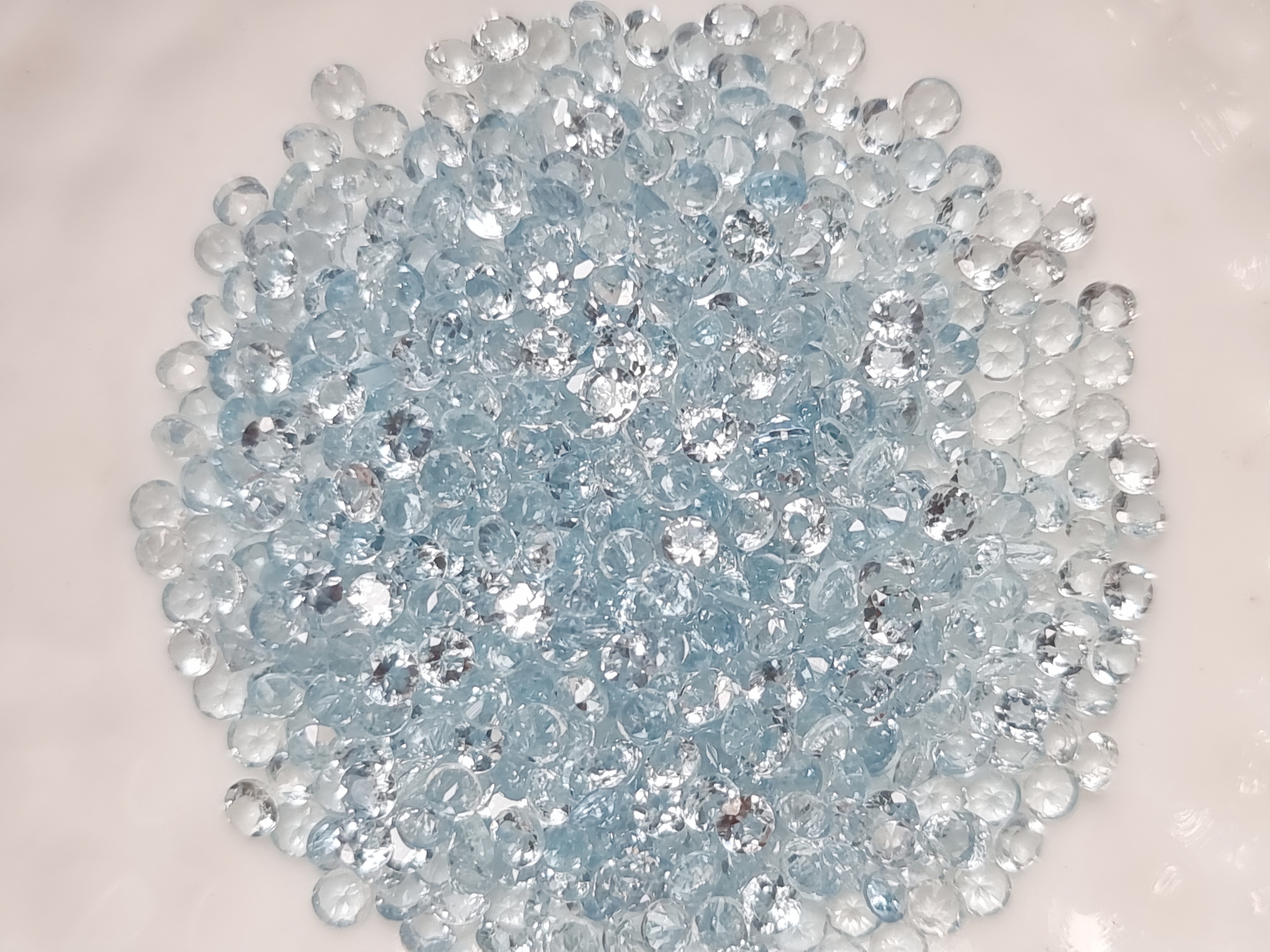 Aquamarine อความารีนกลม 2.0 มม. 1 กะรัต