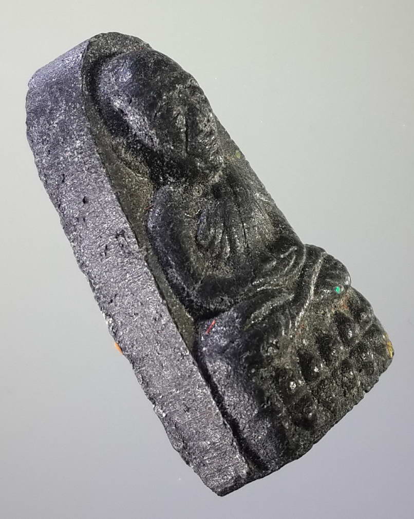 รหัสสินค้า หลวงปู่ทวด วัดต่างๆ 113 หลวงปู่ทวด วัดช้างให้ จังหวัดปัตตานี หลังนักษัตร ปีมะเมีย รุ่นร่ำรวยเงินทอง สร้างปี 2541