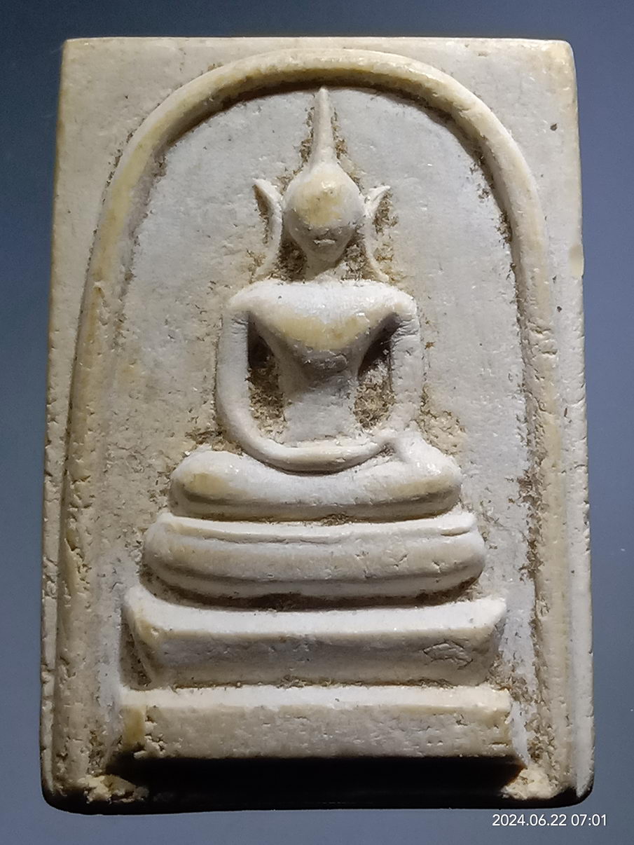 รหัสสินค้า พระสมเด็จ วัดต่างๆ 1181 พระสมเด็จเนื้อผง หลังตราสัญลักษณ์พระราชพิธีกาญจนาภิเษก วัดบวรนิเวศวิหาร กรุงเทพฯ สร้างปี 2539