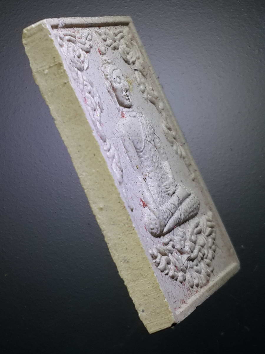 รหัสสินค้า พระมีกล่อง 418 พระผงโรยเส้นเกศา หลวงพ่อเพ็ง วัดอ้อมน้อย อำเภอกระทุ่มแบน จังหวัดสมุทรสาคร รุ่นจันทร์เพ็ญ สร้างปี 2535