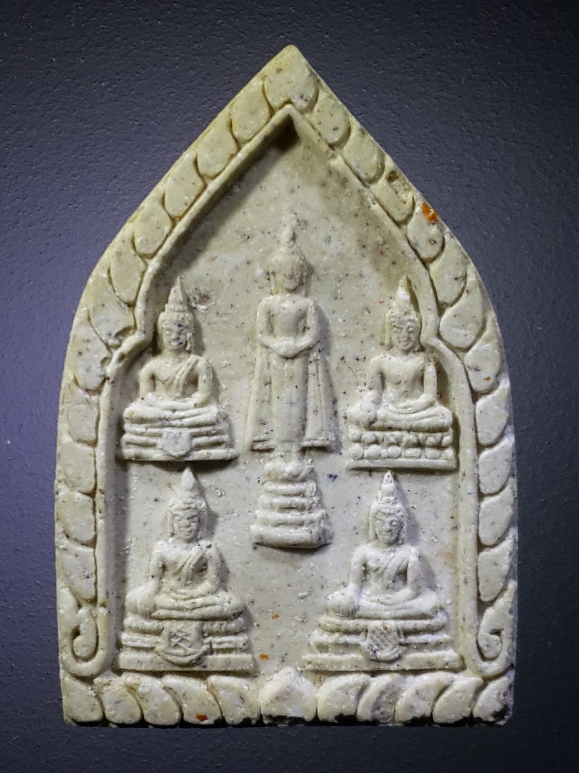 รหัสสินค้า พระมีกล่อง 390 พระผงหลวงพ่อบ้านแหลมห้าพี่น้อง รุ่นพิเศษ วัดเพชรสมุทรวรวิหาร พระรายการนี้ให้เช่าบูชาแล้ว