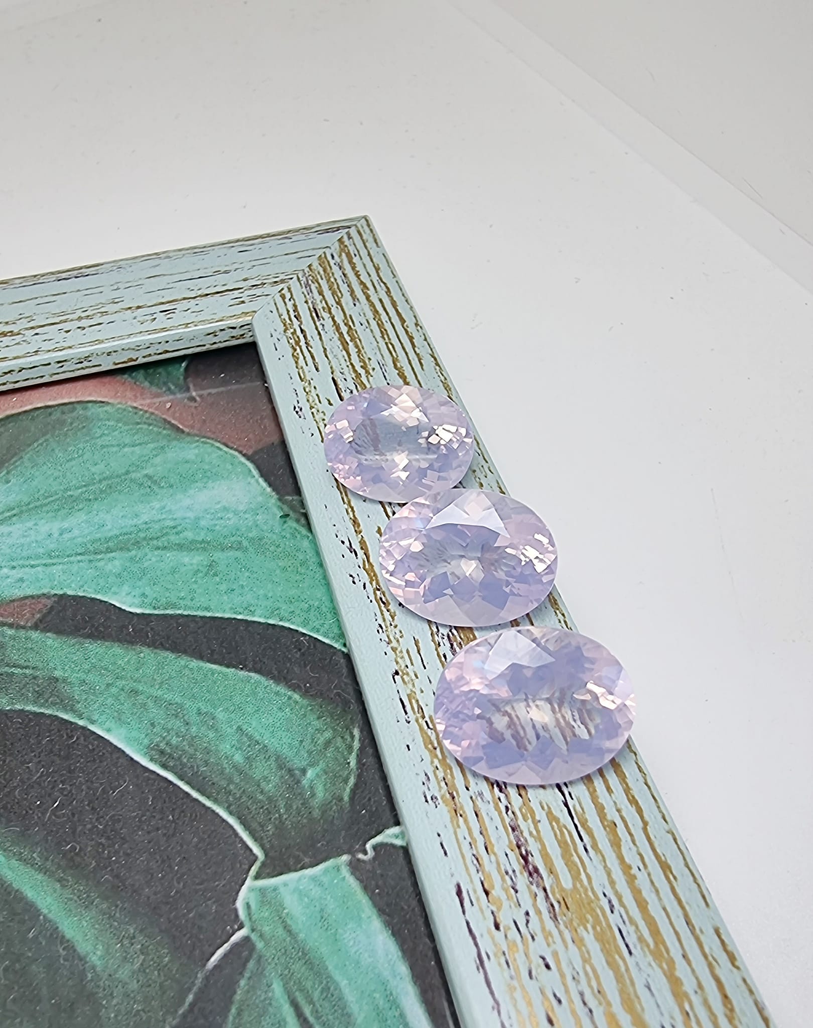 size 7-8กะรัต พลอย Lavender Quartz แท้ รวม 3 เม็ด ชุดละ 2,900 บาท