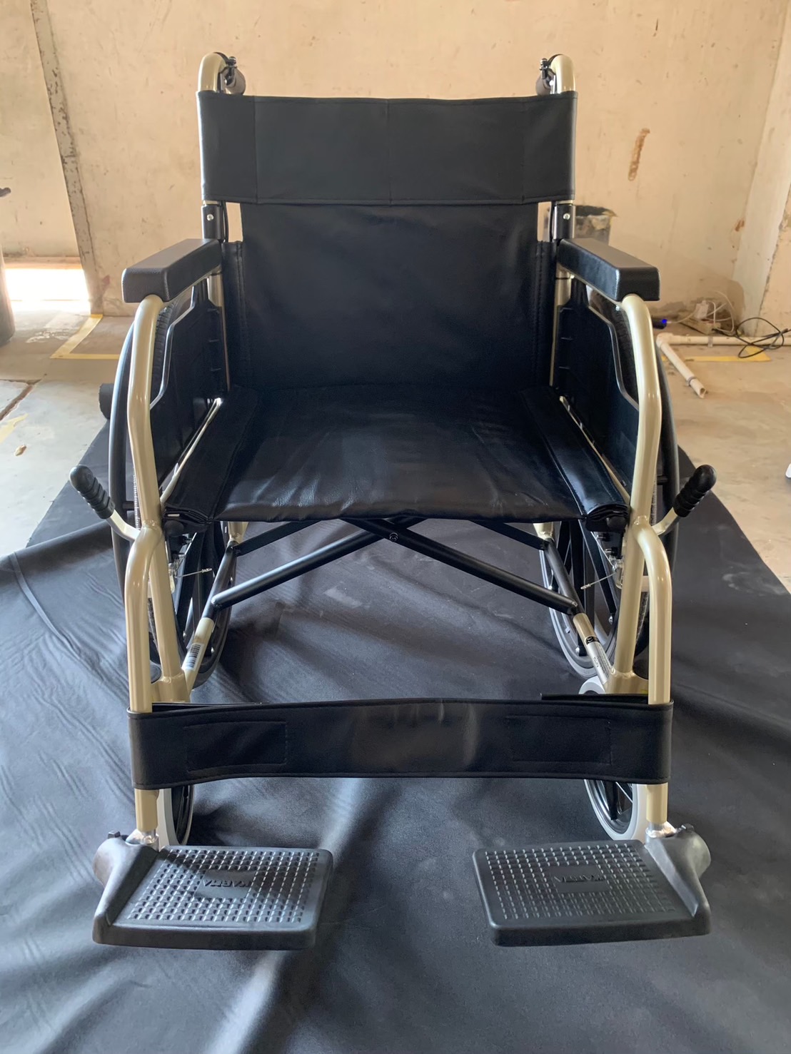 รถเข็นอลูมินัมอัลลอยด์คาร์ม่า รุ่น KM-1500 เบาะ PVC (KARMA KM-1500) ดีไซน์คลาสสิค แข็งแรงทนทาน ของแท้ รับประกันศูนย์ไทย 5 ปี