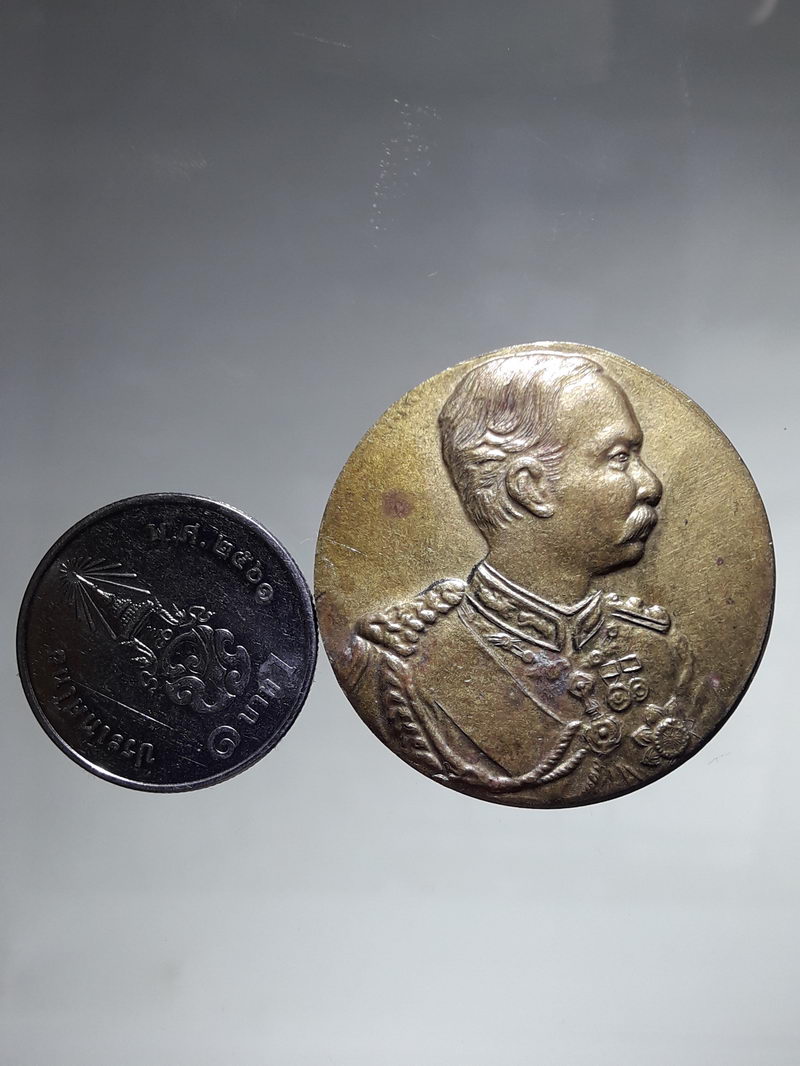 รหัสสินค้า พระมหากษัตริย์ และบุคคลสำคัญ 396 เหรียญพระจุลจอมเกล้าเจ้าอยู่หัวรัชกาลที่ 5 วัดกลาง (เก่า) จังหวัดสุราษฎร์ธานี รุ่นฉลองซุ้มประตูปิยะสุวรรณนะรังษี สร้างปี 2558