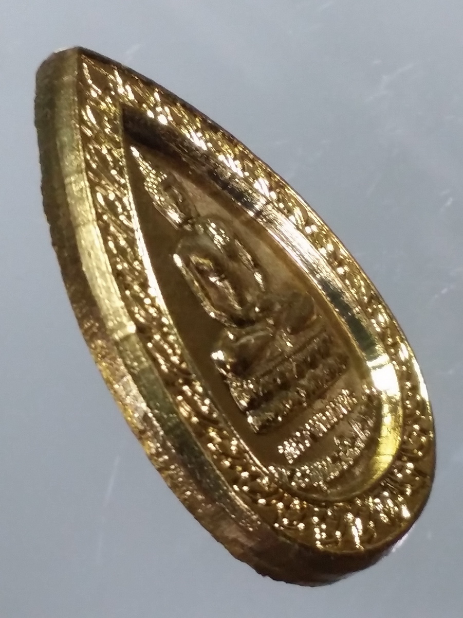 รหัสสินค้า พระมีกล่อง 462 เหรียญทองฝาบาตร หลวงพ่อเพชร พระพุทธวชิรปราการ วัดป้อมวิเชียรโชติการาม ที่ระลึกสร้างพระอุโบสถ ปี 2548