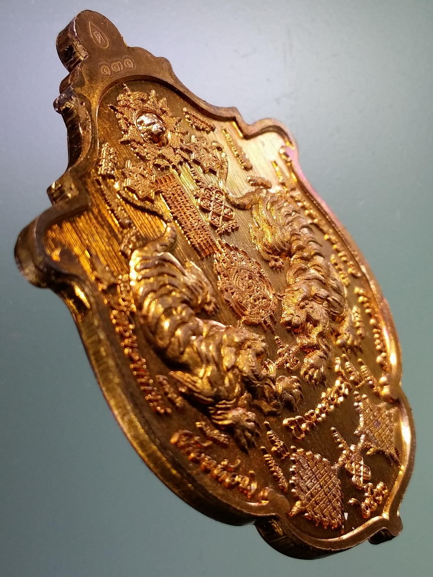 รหัสสินค้า พระมีกล่อง 006 เหรียญทองแดงลงยาเขียว รุ่นคมพยัคฆ์ หลวงพ่อพัฒน์ วัดห้วยด้วน อำเภอหนองบัว จังหวัดนครสวรรค์ ตอกโค๊ต หมายเลข ๑๓๑