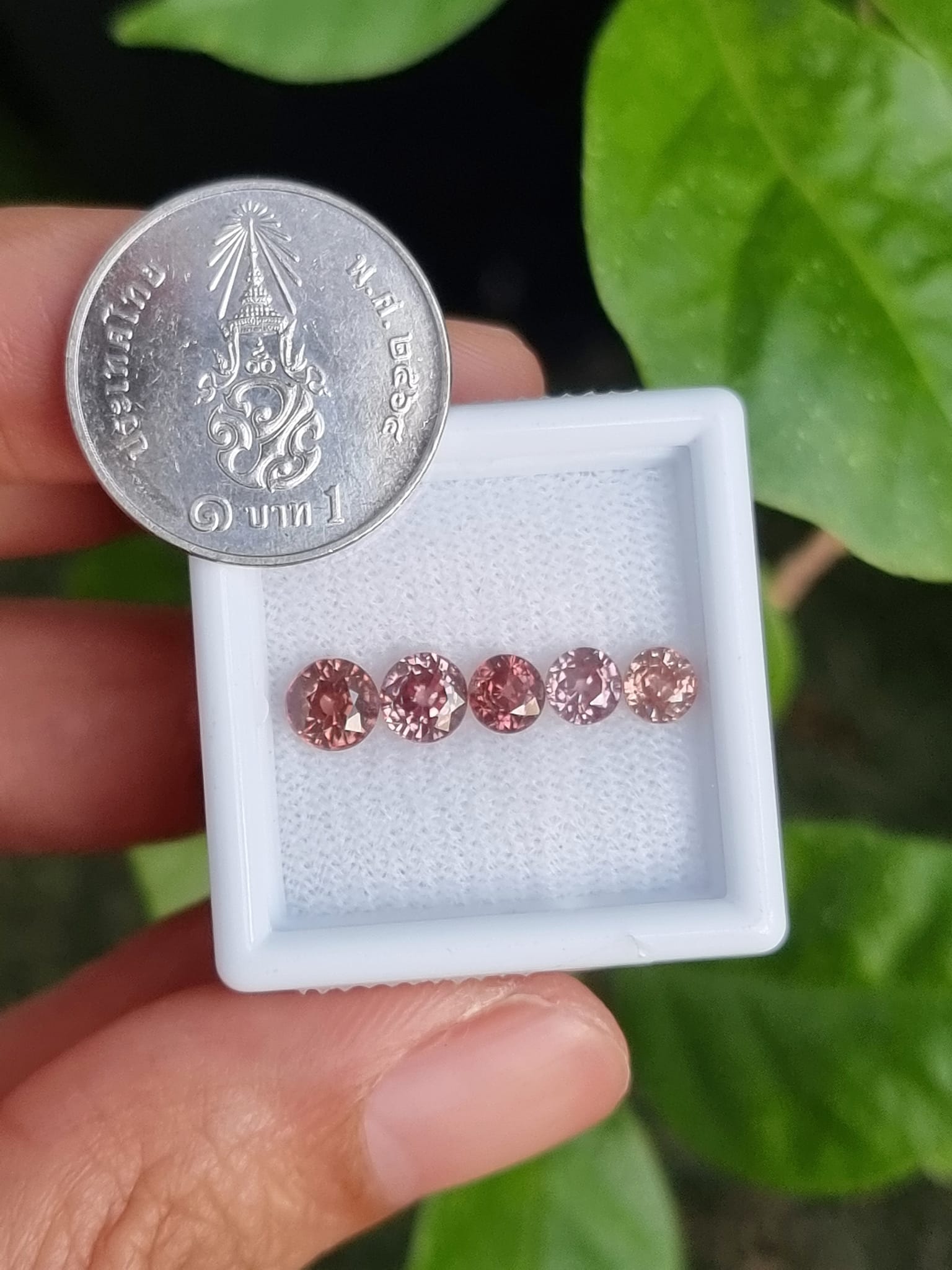 เพทายดิบสีชมพูพีช ขนาด3.6-5.3มม 1 ชุด