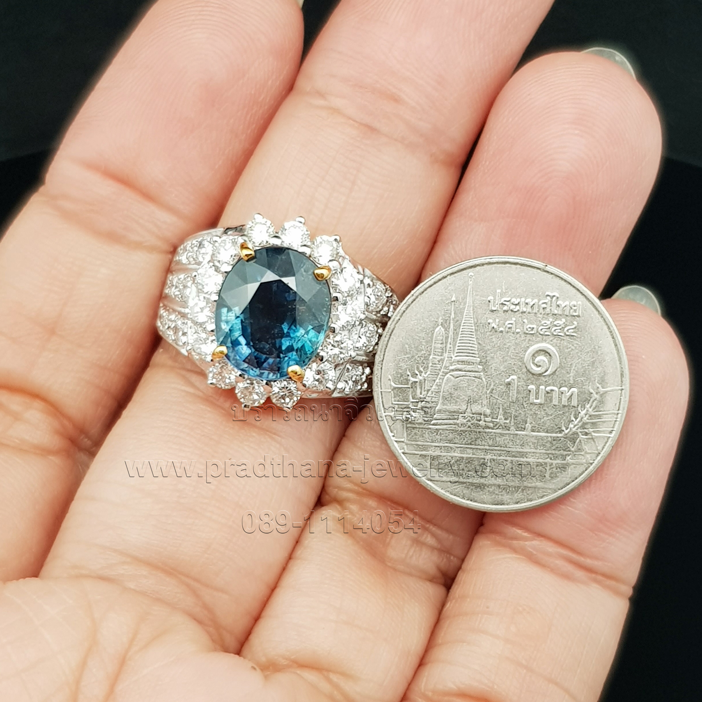 แหวนไพลินประดับเพชร