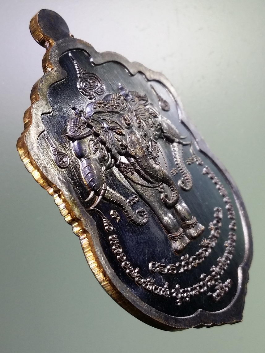 รหัสสินค้า พระมีกล่อง 004 เหรียญเสมาช้างสามเศียร รุ่นเอราวัณพันล้าน เนื้อทองแดงรมดำ ลงยาจีวร หลวงพ่อพัฒน์ วัดห้วยด้วน อำเภอหนองบัว จังหวัดนครสวรรค์ ตอกโค๊ต หมายเลข ๒๔๕