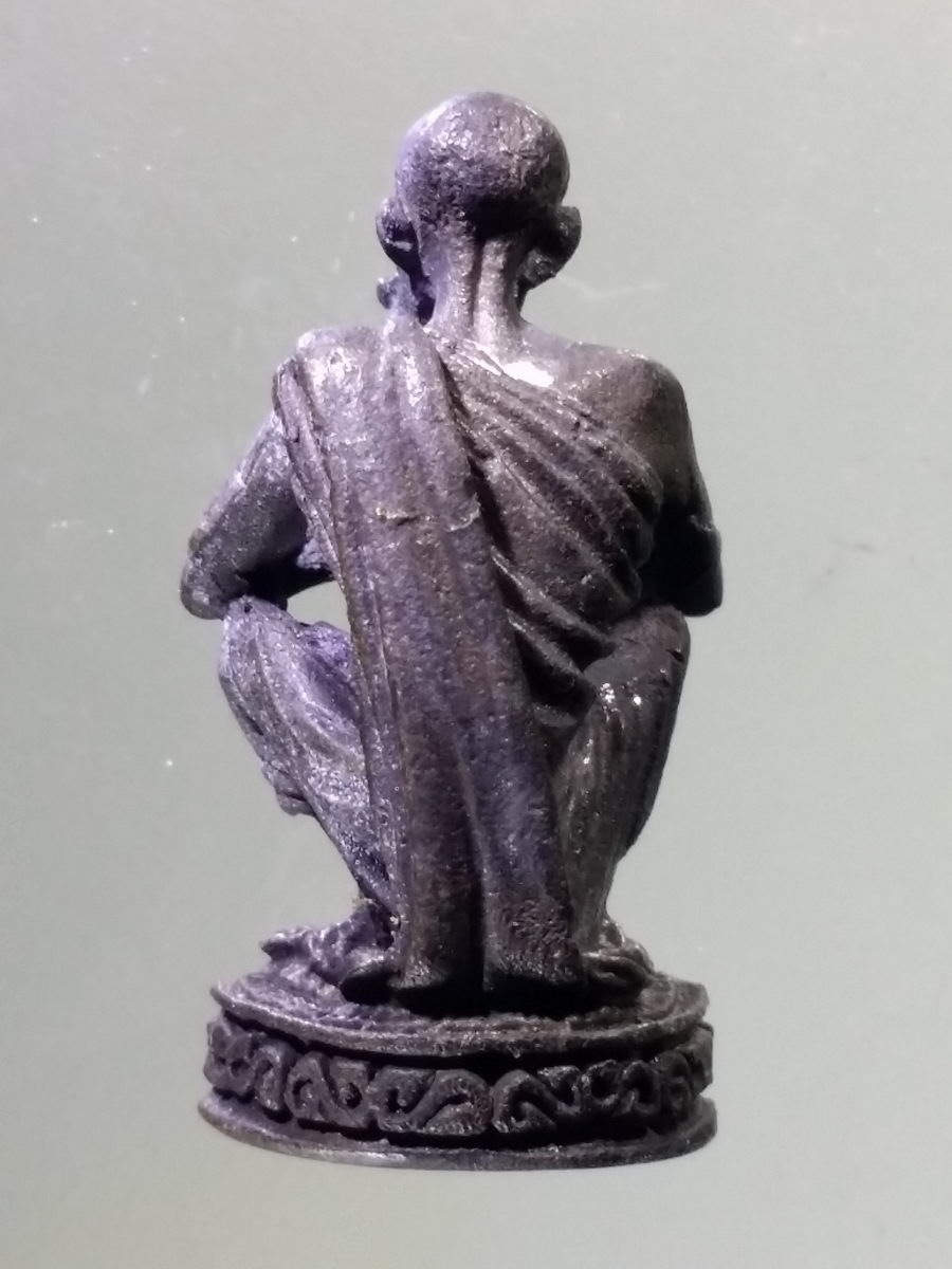 Antig Pim 100 รูปหล่อนั่งเอกลักษณ์ เนื้อนวโลหะ หลวงพ่อคูณ วัดบ้านไร่ อำเภอด่านขุนทด จังหวัดนครราชสีมา สร้างปี 2536