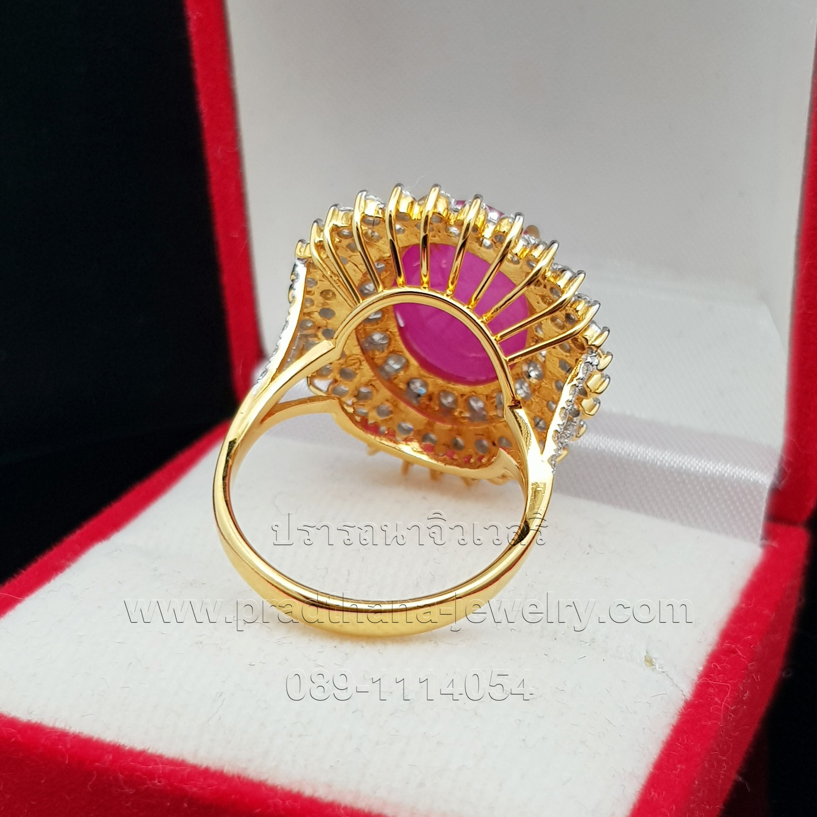 แหวนทับทิมล้อมเพชรสามชั้น