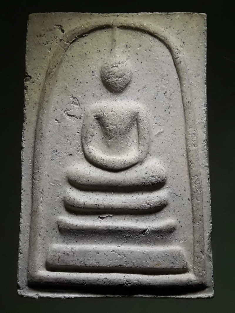 รหัสสินค้า พระเนื้อดิน ผง ว่าน 10494 พระสมเด็จ หลังรูปเหมือน หลวงตามหาบัว วัดป่าบ้านตาด จ.อุดรธานี