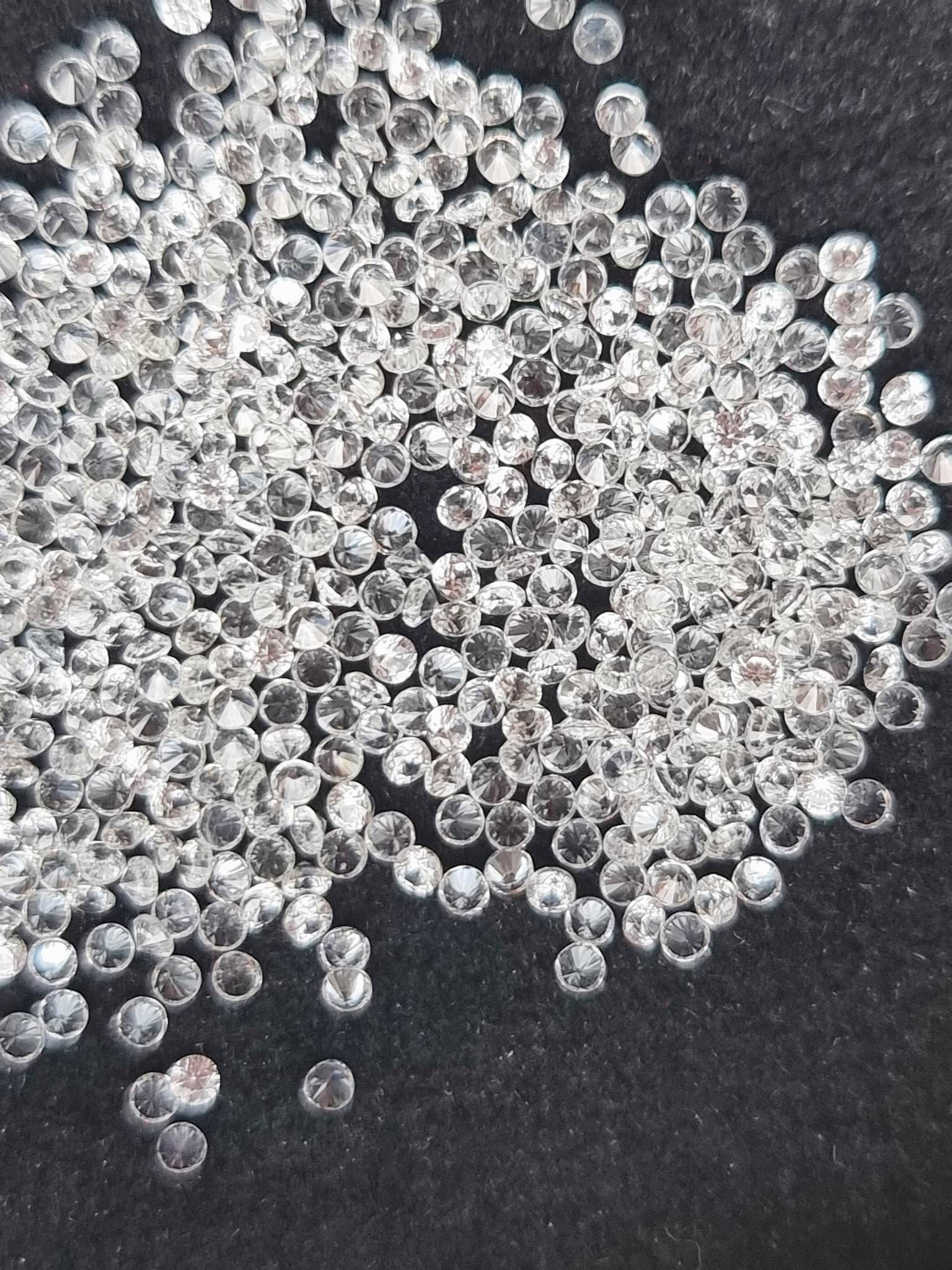 เพทายขาวกลมเจียรเหลี่ยม Size 1.5 มม. 1 กะรัต