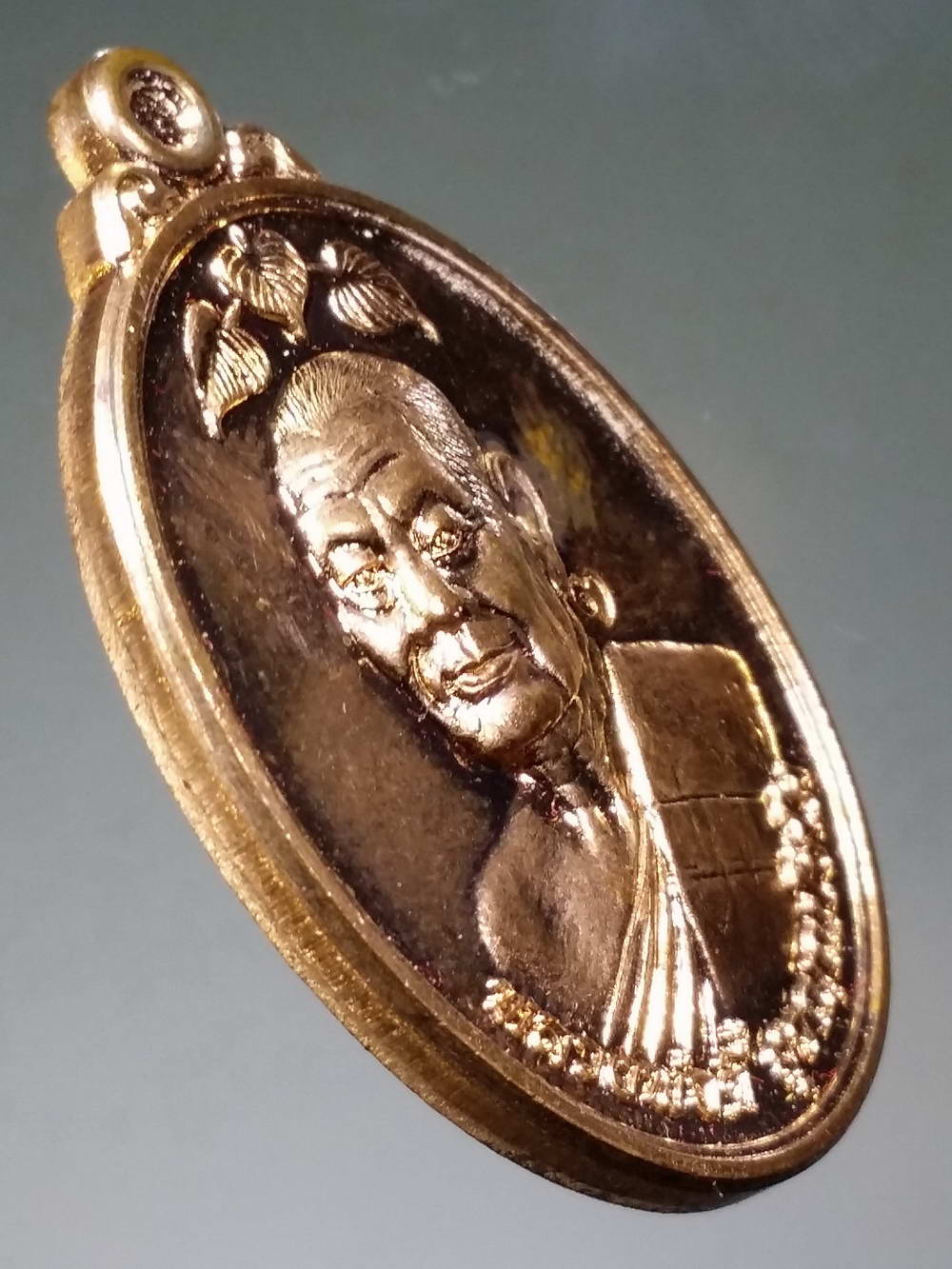 รหัสสินค้า พระมีกล่อง 185 เหรียญหลวงพ่อตี๋ สุวณฺณโชโต วัดพรหมวิหาร อำเภอแม่สาย จังหวัดเชียงราย สร้างปี 2560 ที่ระลึกวันพระราชทานเพลิงศพ ตอกโค๊ต