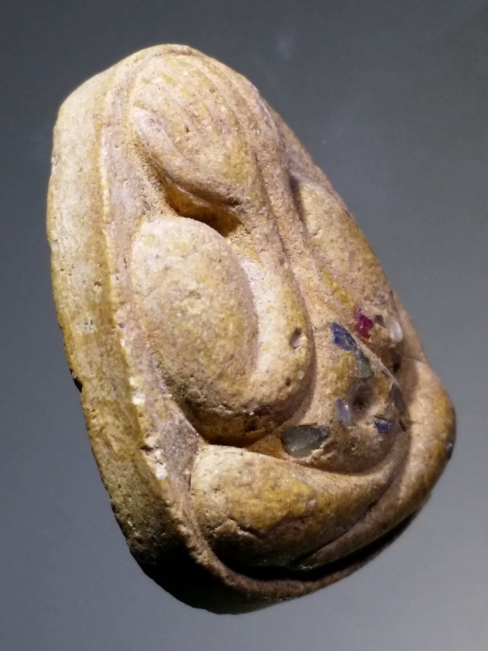 รหัสสินค้า พระปิดตา ทั่วไป 147 พระปิดตาเนื้อผง ฝังพลอย หลวงพ่อมาลัย วัดบางหญ้าแพรก จังหวัดสมุทรสาคร