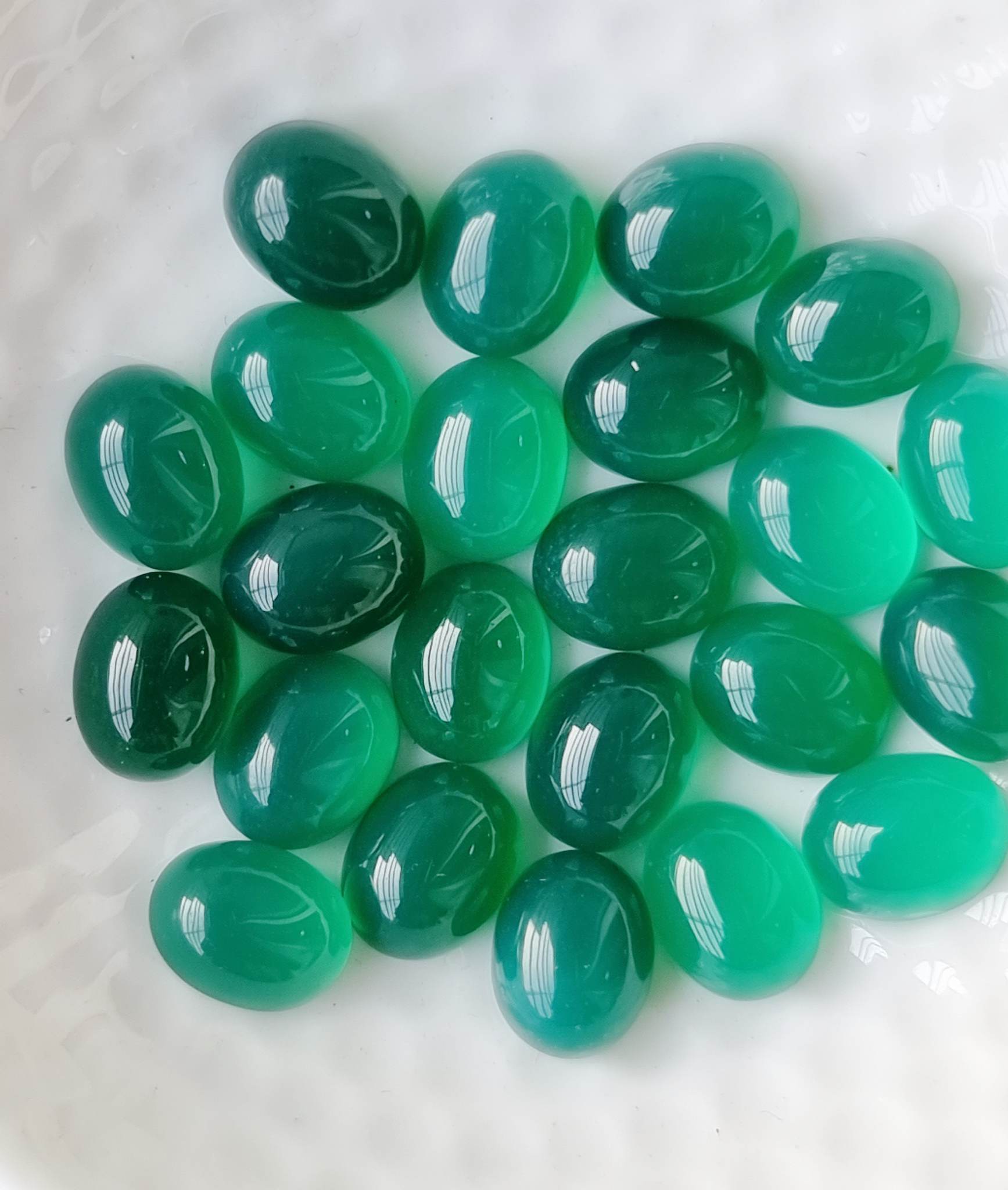 โมราไข่หลังเบี้ย 10x8mm. 5 เม็ด