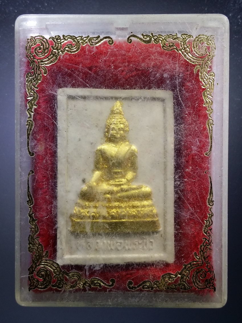 รหัสสินค้า พระมีกล่อง 1041 พระผงปิดทองคำเปลว หลวงพ่อพระชีว์ วัดบูรพาราม จังหวัดสุรินทร์ สร้างปี 2536 พระรายการนี้ให้เช่าบูชาแล้ว