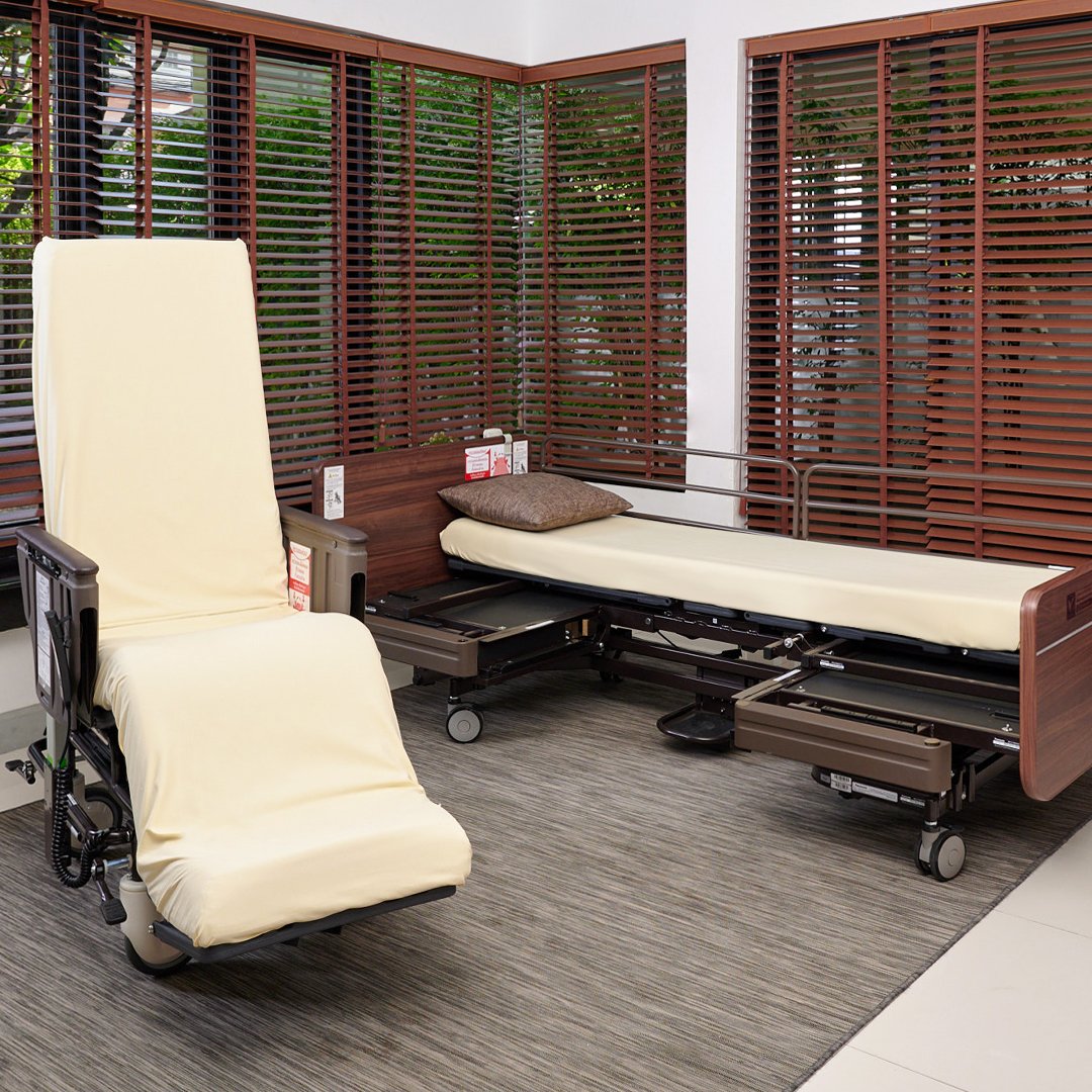 เตียงผู้ป่วย ปรับแยกเป็นรถเข็นไฟฟ้าได้ Robotic Care Bed รุ่น RESYONE PLUS จาก PANASONIC ญี่ปุ่น