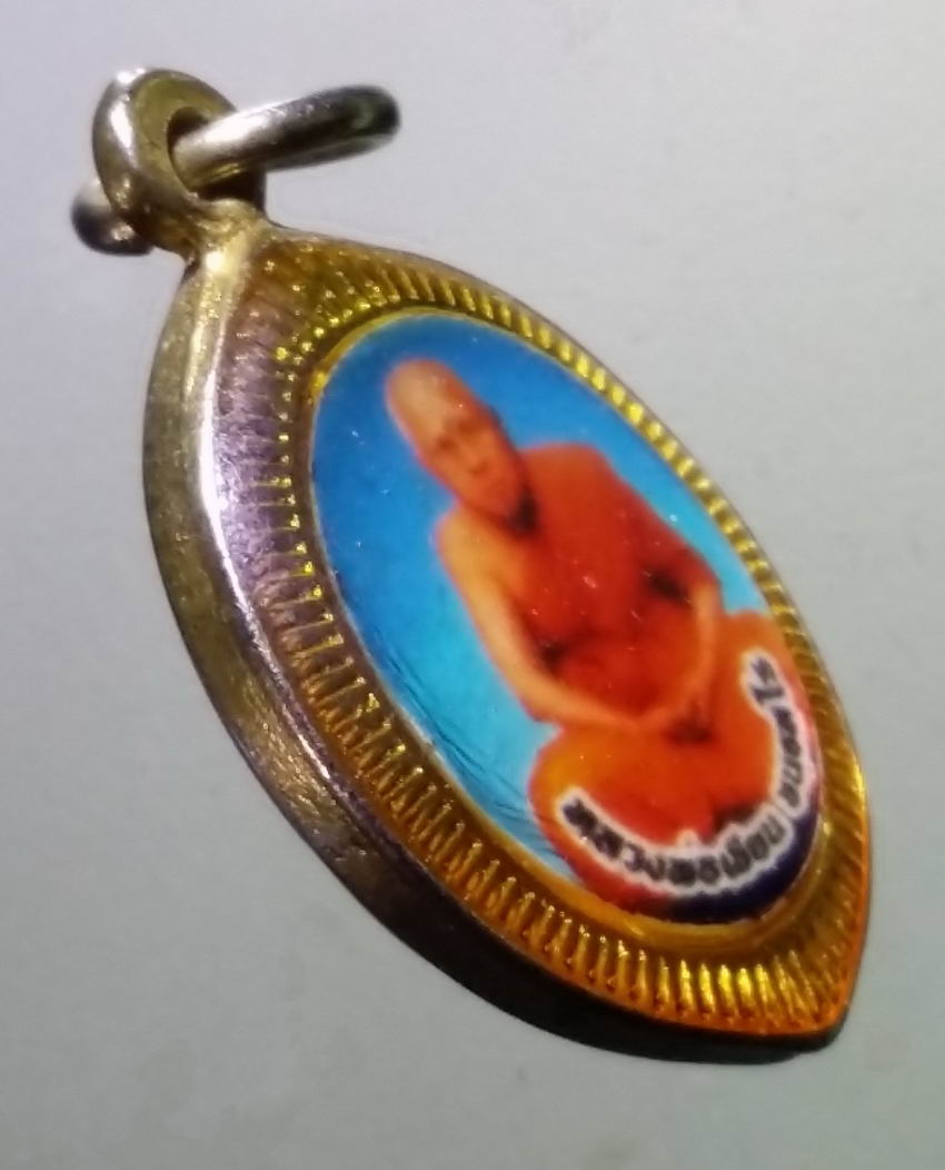 antig FB 334 ล็อกเกตกะไหล่ทอง พ่อท่านเขียน วัดกระทิง เขาคิชฌกูฏ จังหวัดจันทบุรี พระรายการนี้ให้เช่าบูชาแล้ว