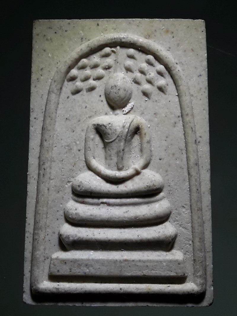 รหัสสินค้า พระเนื้อดิน ผง ว่าน 10484 พระสมเด็จปรกโพธิ์ หลังหลวงพ่อวัดบ้านแหลม วัดบ้านแหลม เนื้อผง