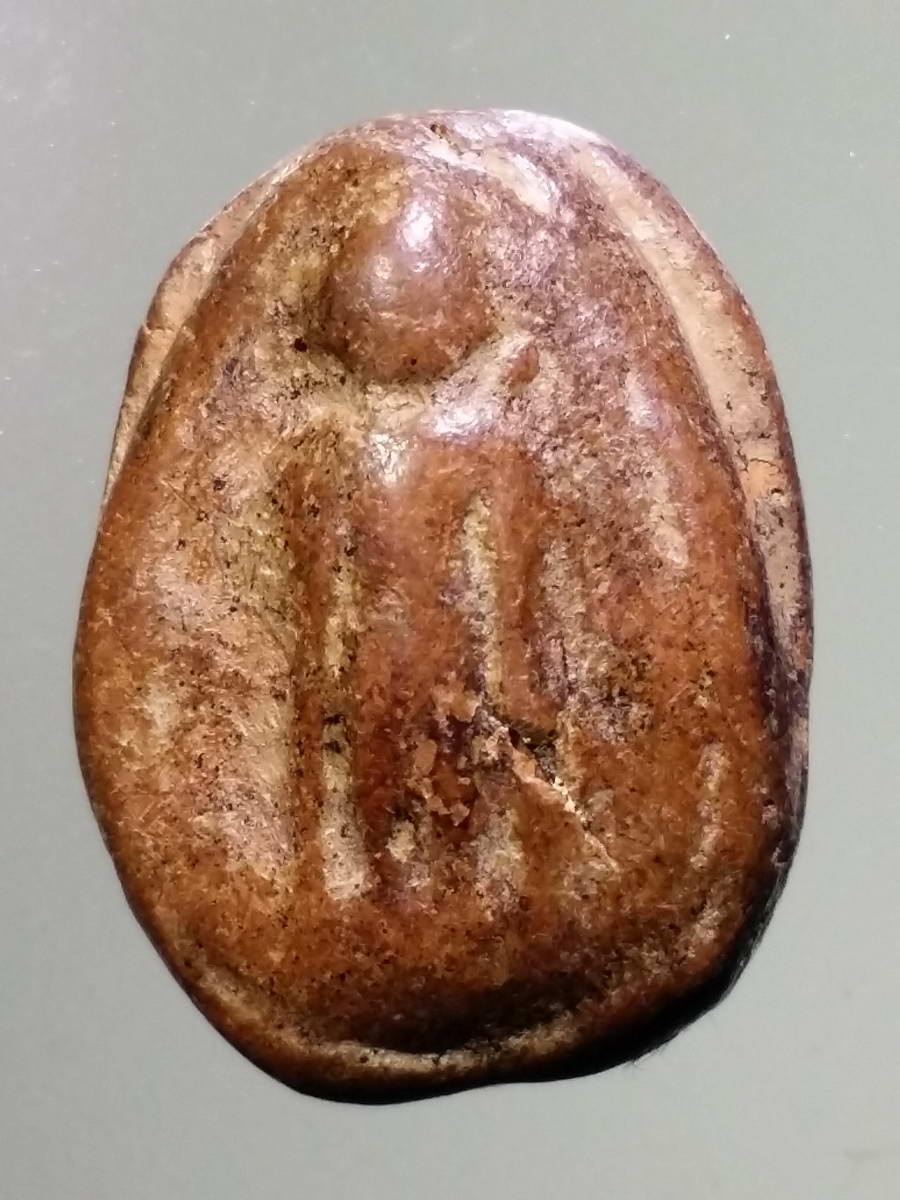 รหัสสินค้า พระไม่ทราบที่ 474 พระเนื้อดินเผาปางเปิดโลก ไม่ทราบที่ น่าจะเป็นพระกรุ พระรายการนี้ให้เช่าบูชาแล้ว