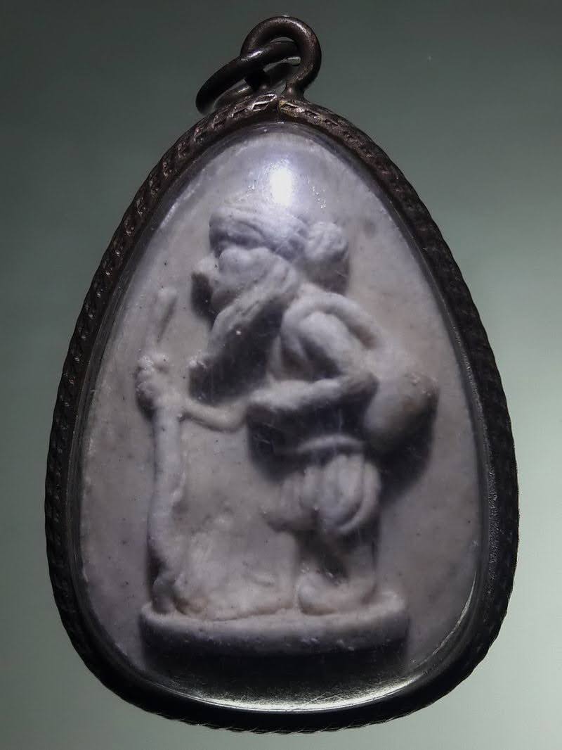 Antig FB 12839 ชูชกเนื้อผงพุทธคุณ พระอาจารย์แดง วัดป้อมรามัญ เลี่ยมทองไมครอนแบบผ่าหวาย