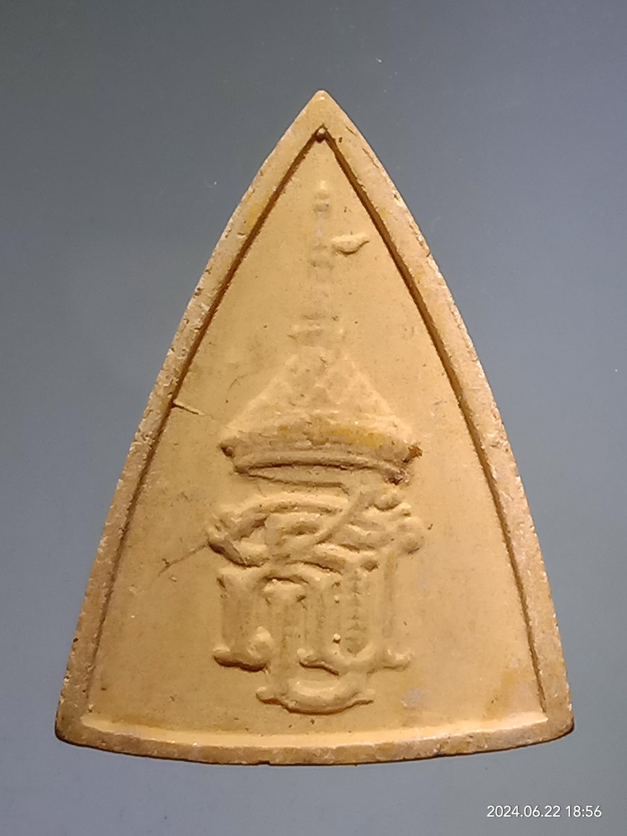 รหัสสินค้า พระเนื้อดิน เนื้อผง เนื้อว่าน 197 พระพุทธปางสมาธิ เนื้อดินเผา หลังพระนามย่อ สธ. เป็นพระศิลปะนูนต่ำครับ