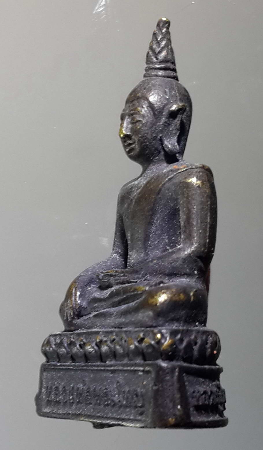 รหัสสินค้า พระกริ่ง พระหล่อ 379 รูปหล่อพระพุทธอุดกริ่ง หลวงพ่อพระใหญ่ รุ่น 1 หลวงปู่ทองพูล จังหวัดบึงกาฬ ที่ระลึกอายุครบ 77 ปี เนื้อทองเหลืองรมดำ พระรายการนี้ให้เช่าบูชาแล้ว