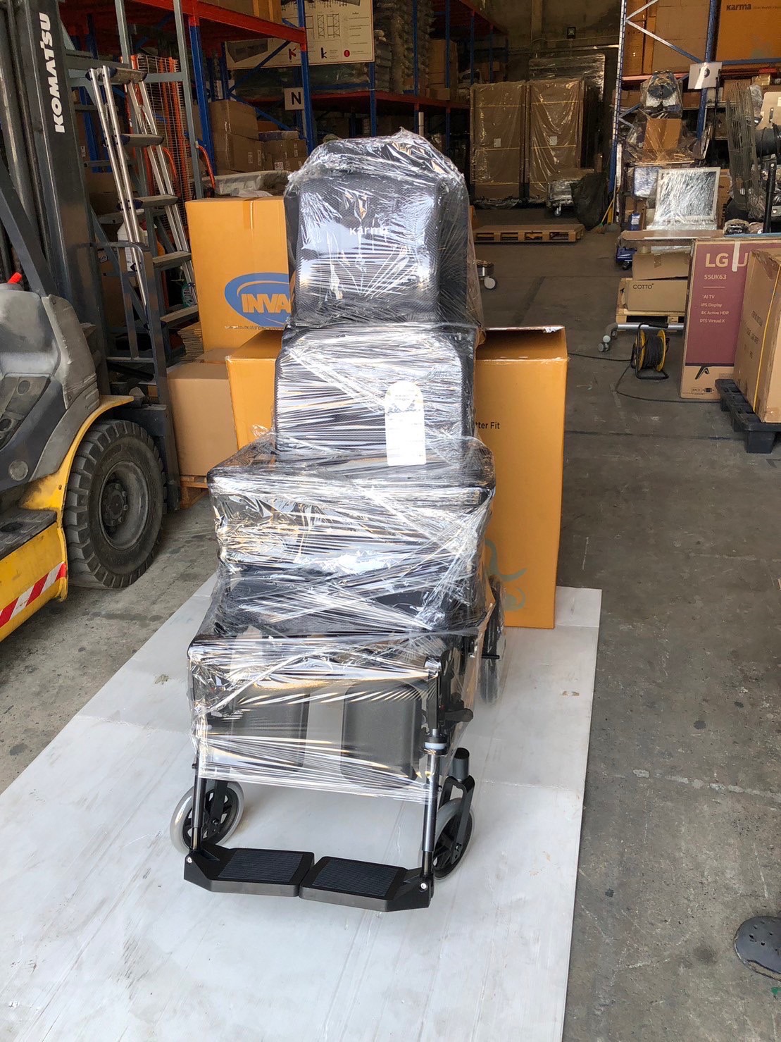 รถเข็นปรับเอนนอนได้ อลูมินัมอัลลอยด์คาร์ม่า รุ่น MVP502 (WheelChair KARMA MVP 502) ปรับเอนนอนได้ 170 องศา ที่วางแขนยกเปิดได้ โครงพักเท้ายืดตรงได้ พับเก็บได้ + แถมฟรี สายคาดลำตัวกันตก ของแท้ รับประกันศูนย์ไทย 5 ปี รุ่น TOP (Best Seller)