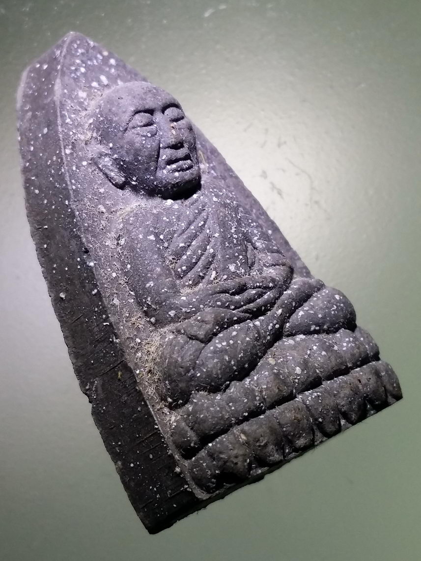 รหัสสินค้า หลวงปู่ทวด วัดต่างๆ 532 หลวงปู่ทวดเนื้อผง พิมพ์เตารีด หลังยันต์ อะระหังพุทโธ มะอะอุ ไม่ทราบที่ พระรายการนี้ให้เช่าบูชาแล้ว