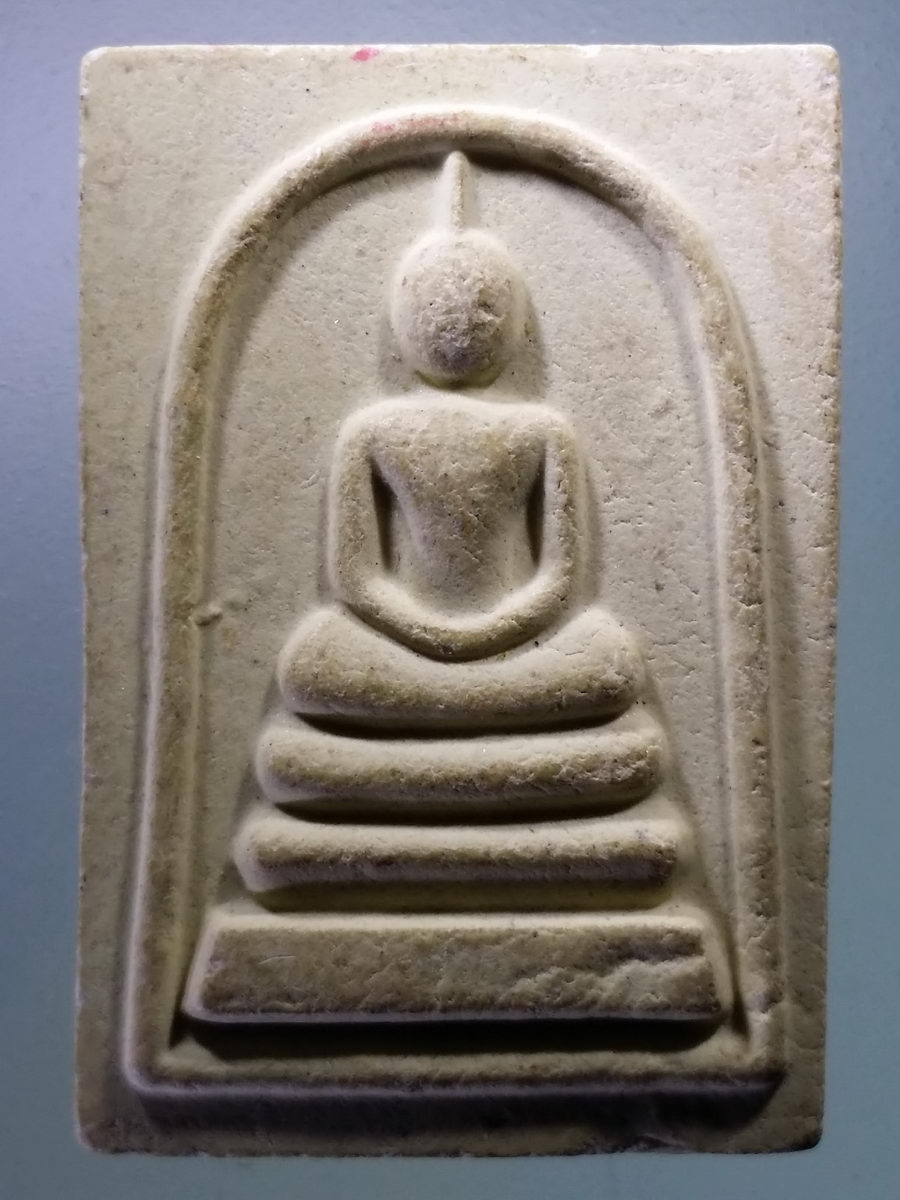 รหัสสินค้า พระเนื้อดิน เนื้อผง เนื้อว่าน 8595 พระสมเด็จ ปั๊มหมึกแดง หลวงพ่อโชคชัย วัดน้ำดิบ จังหวัดกำแพงเพชร